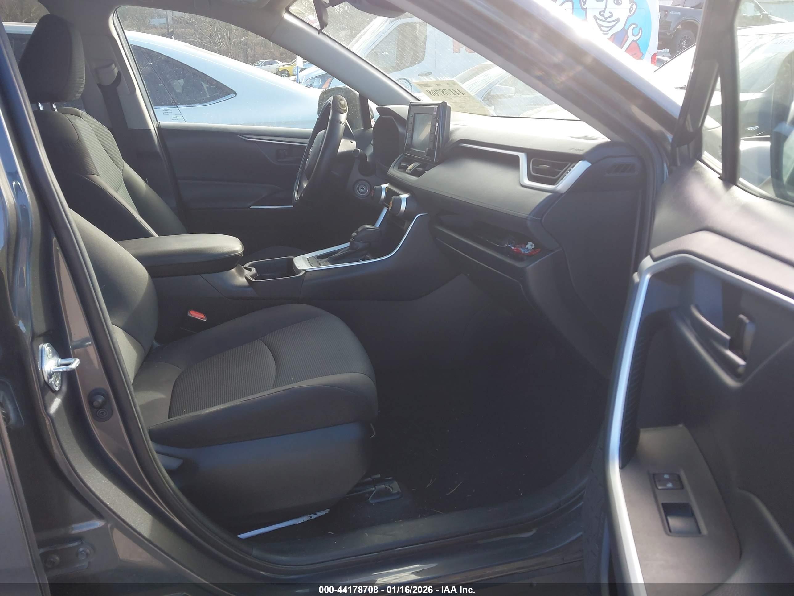 TOYOTA RAV4 image 5