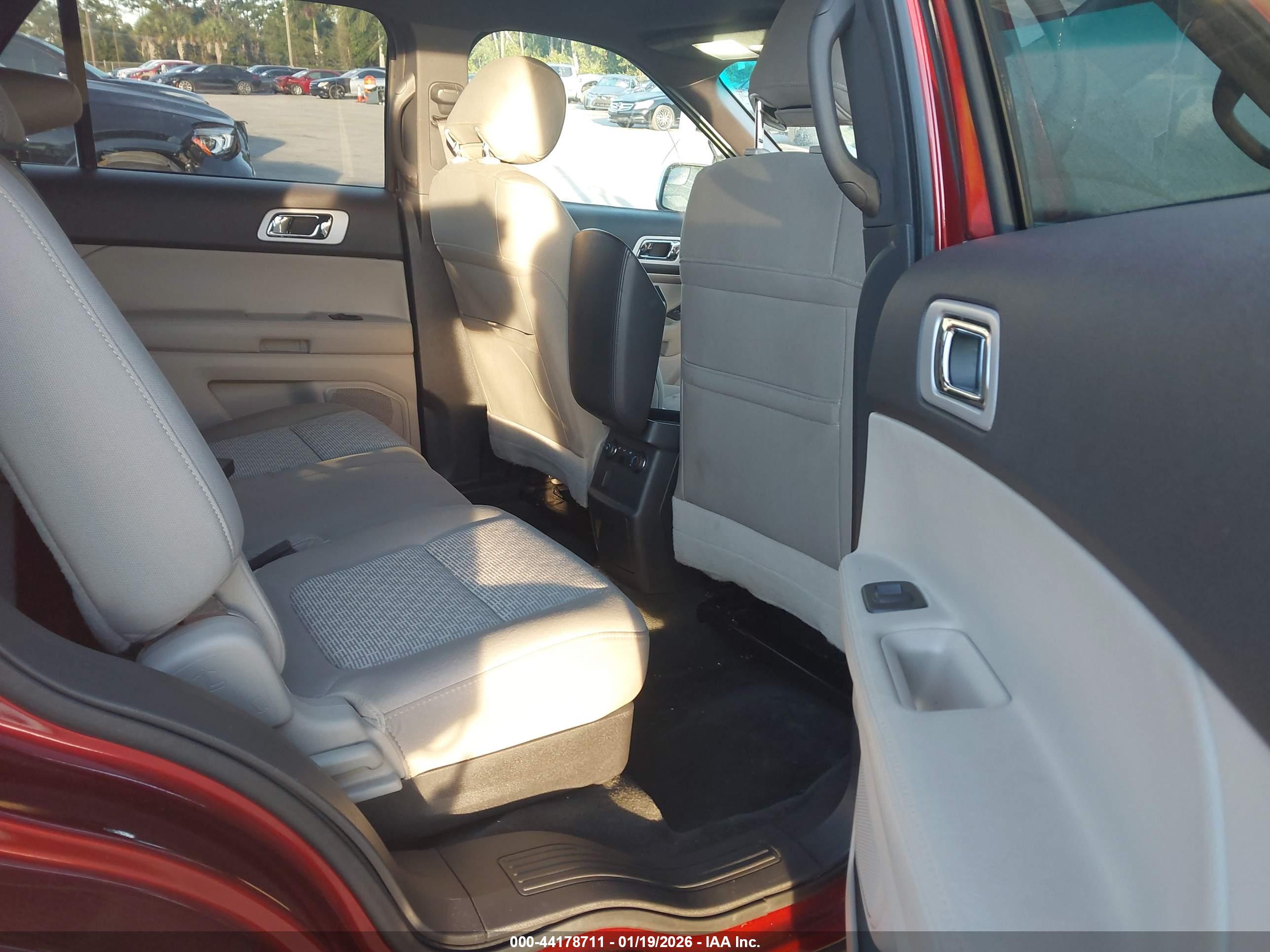 FORD EXPLORER image 8