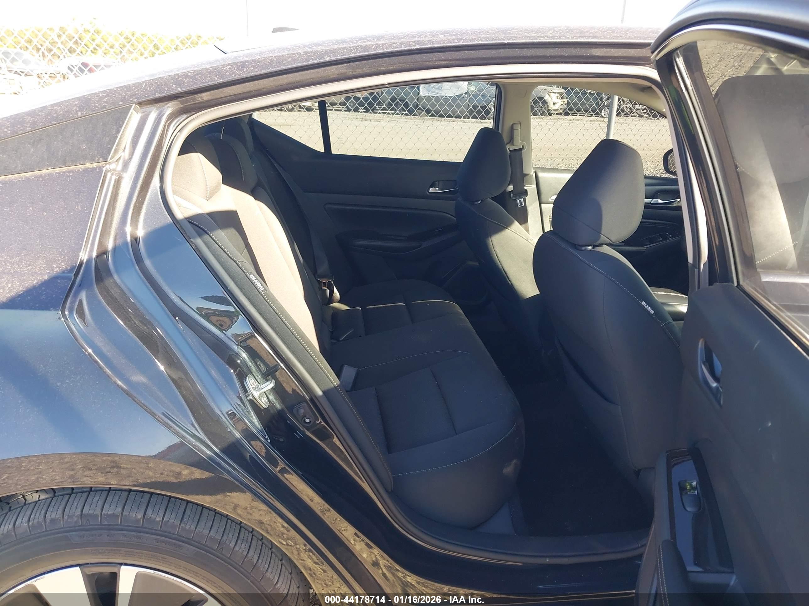 NISSAN ALTIMA image 8