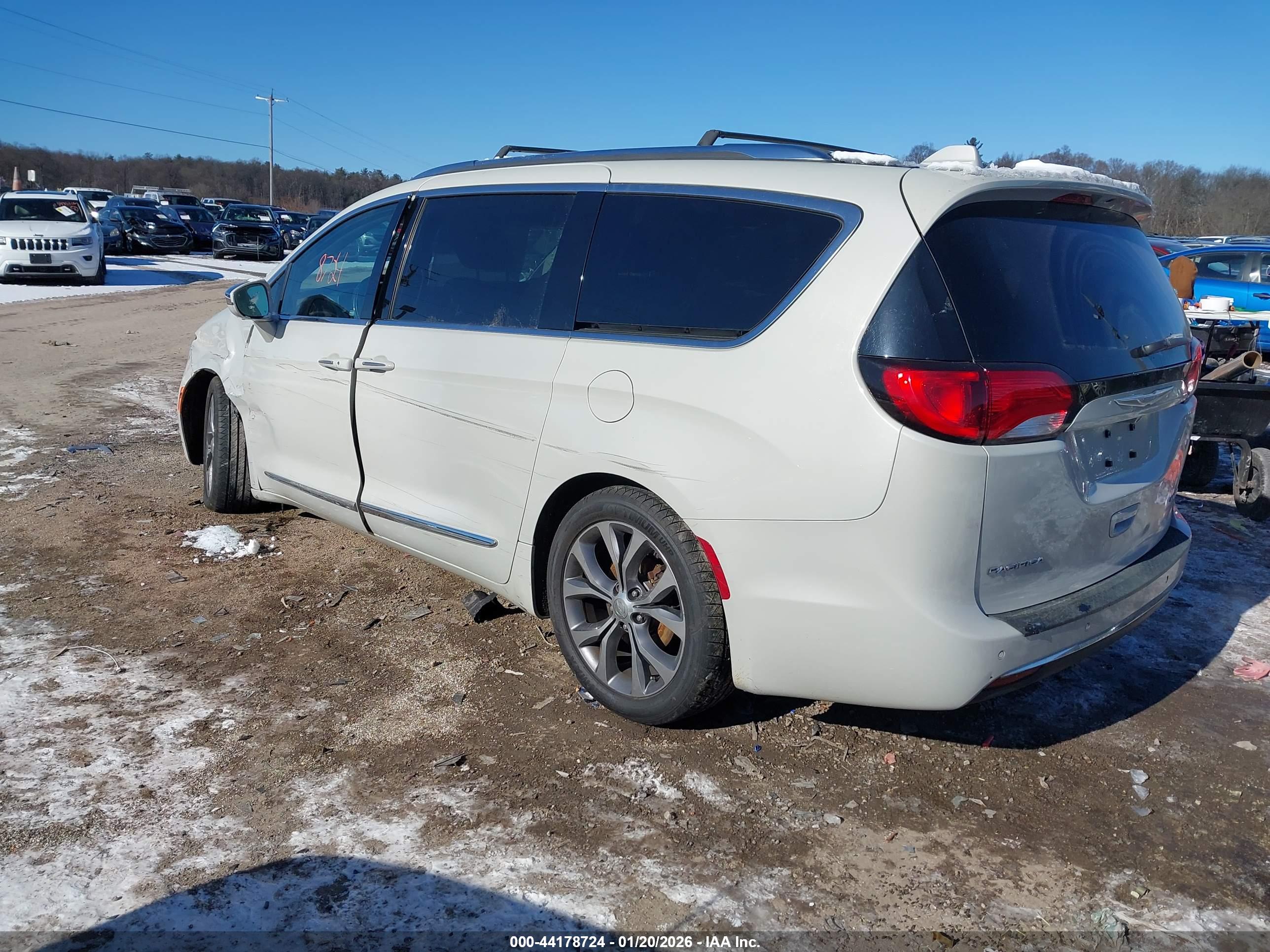 CHRYSLER PACIFICA image 3