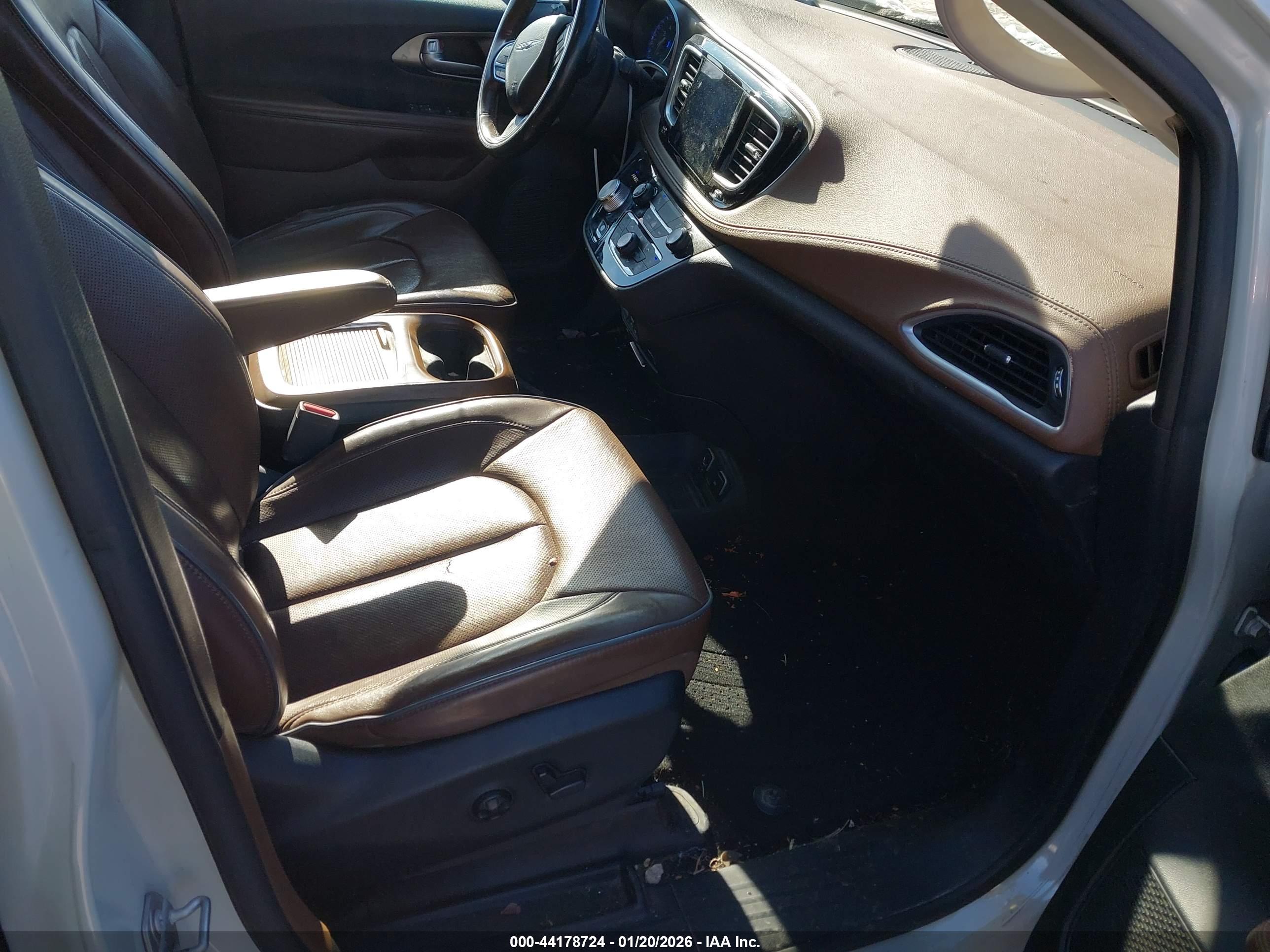 CHRYSLER PACIFICA image 5