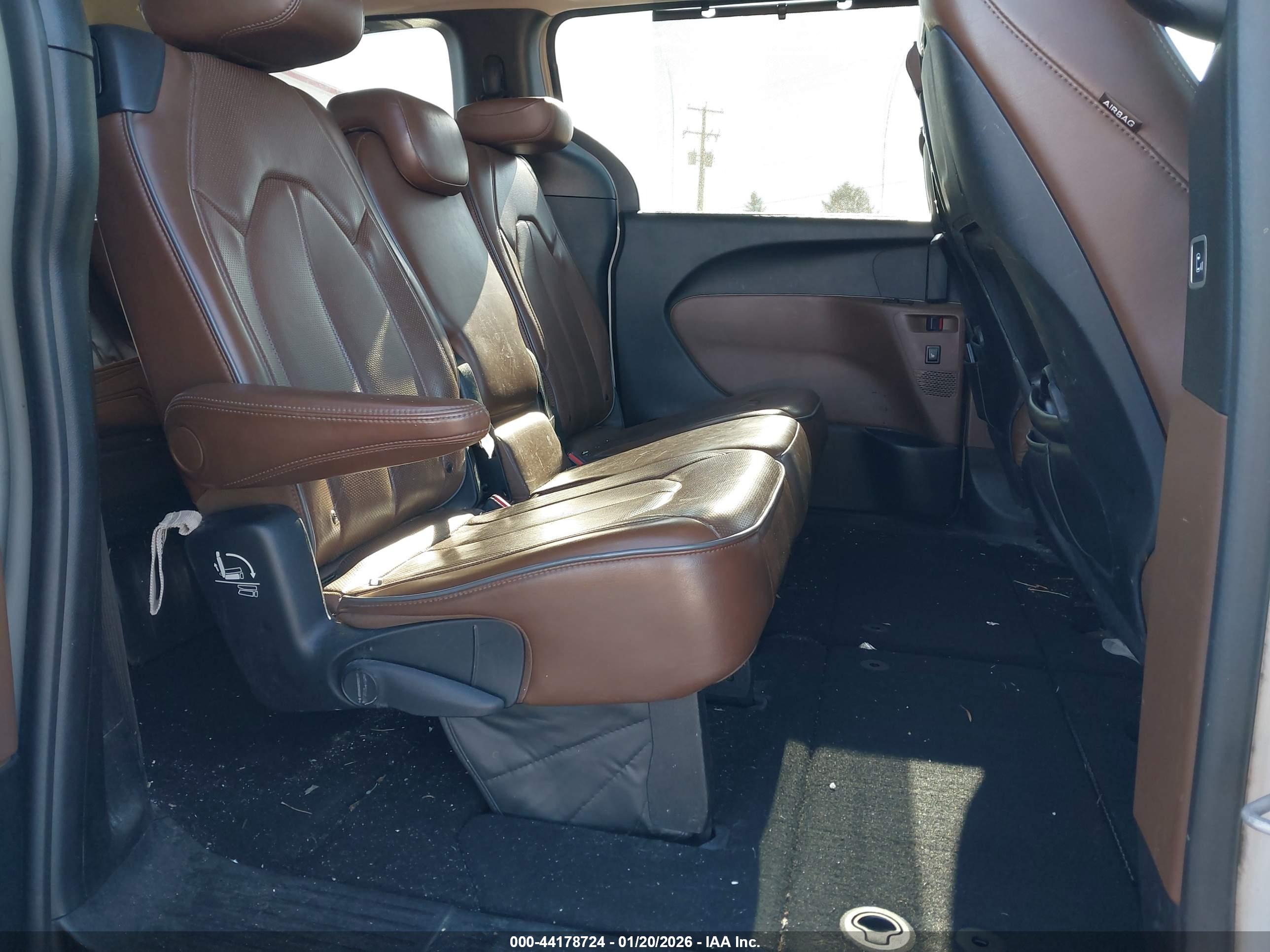CHRYSLER PACIFICA image 8
