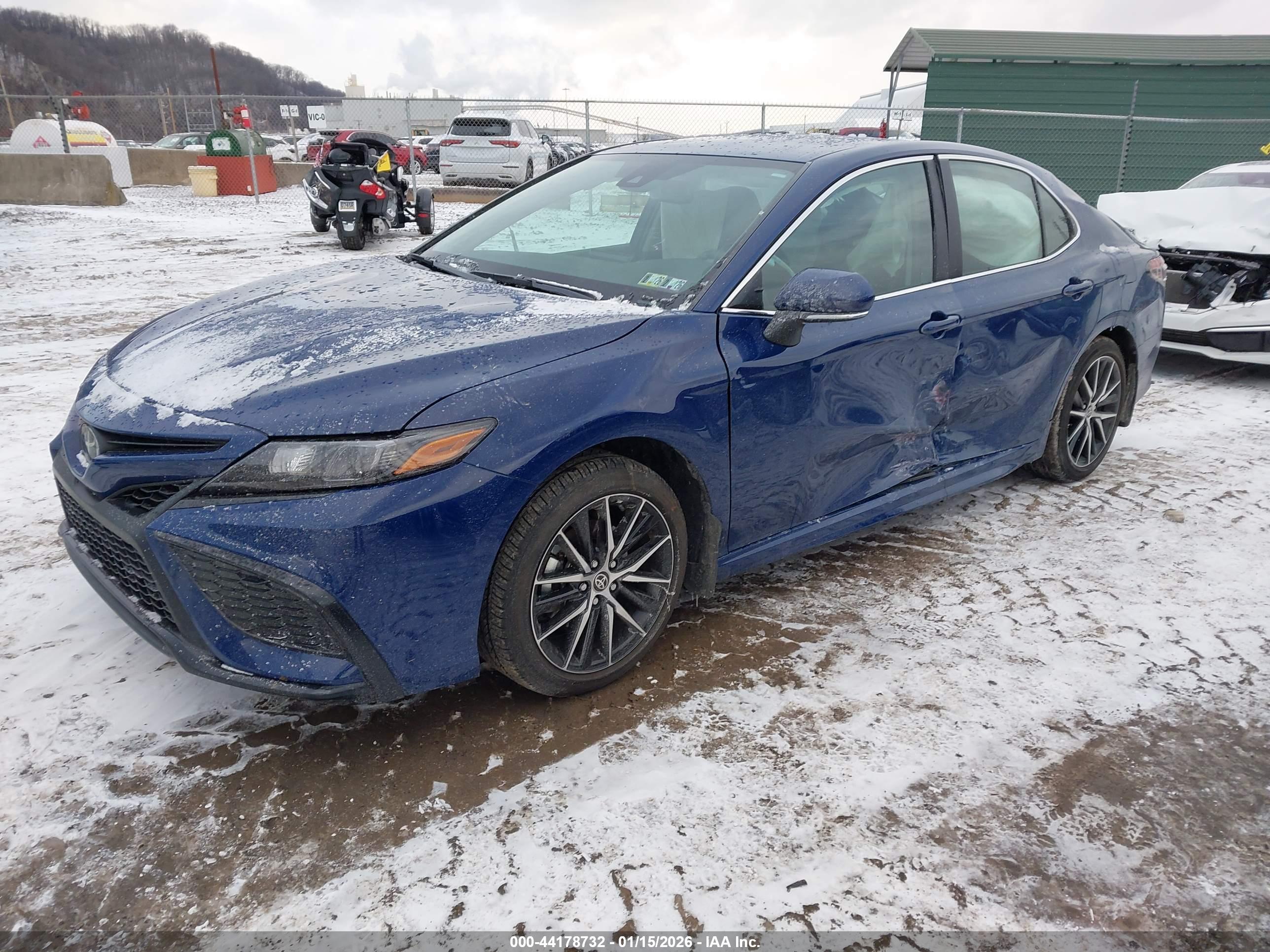 TOYOTA CAMRY image 2