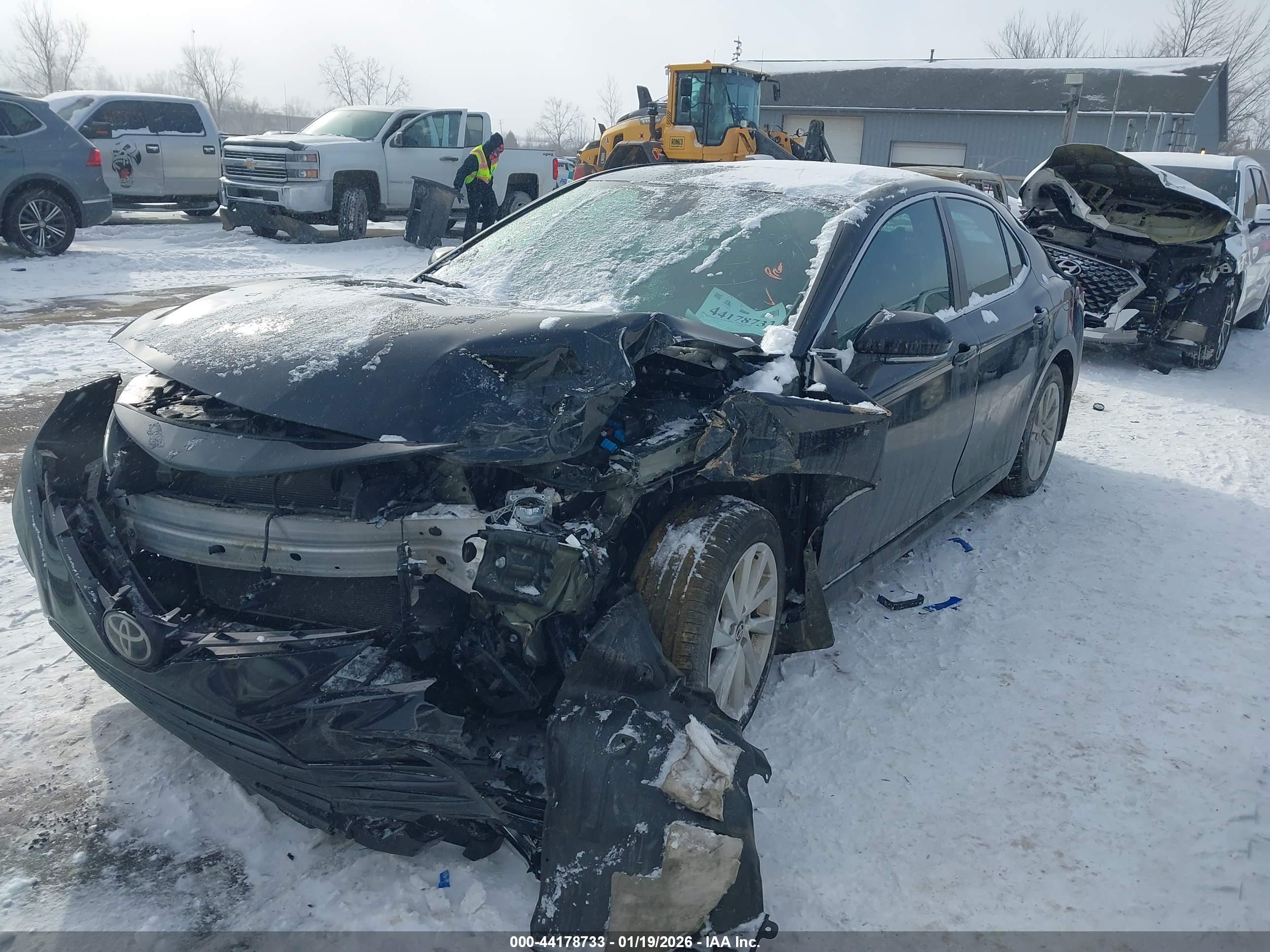 TOYOTA CAMRY image 2