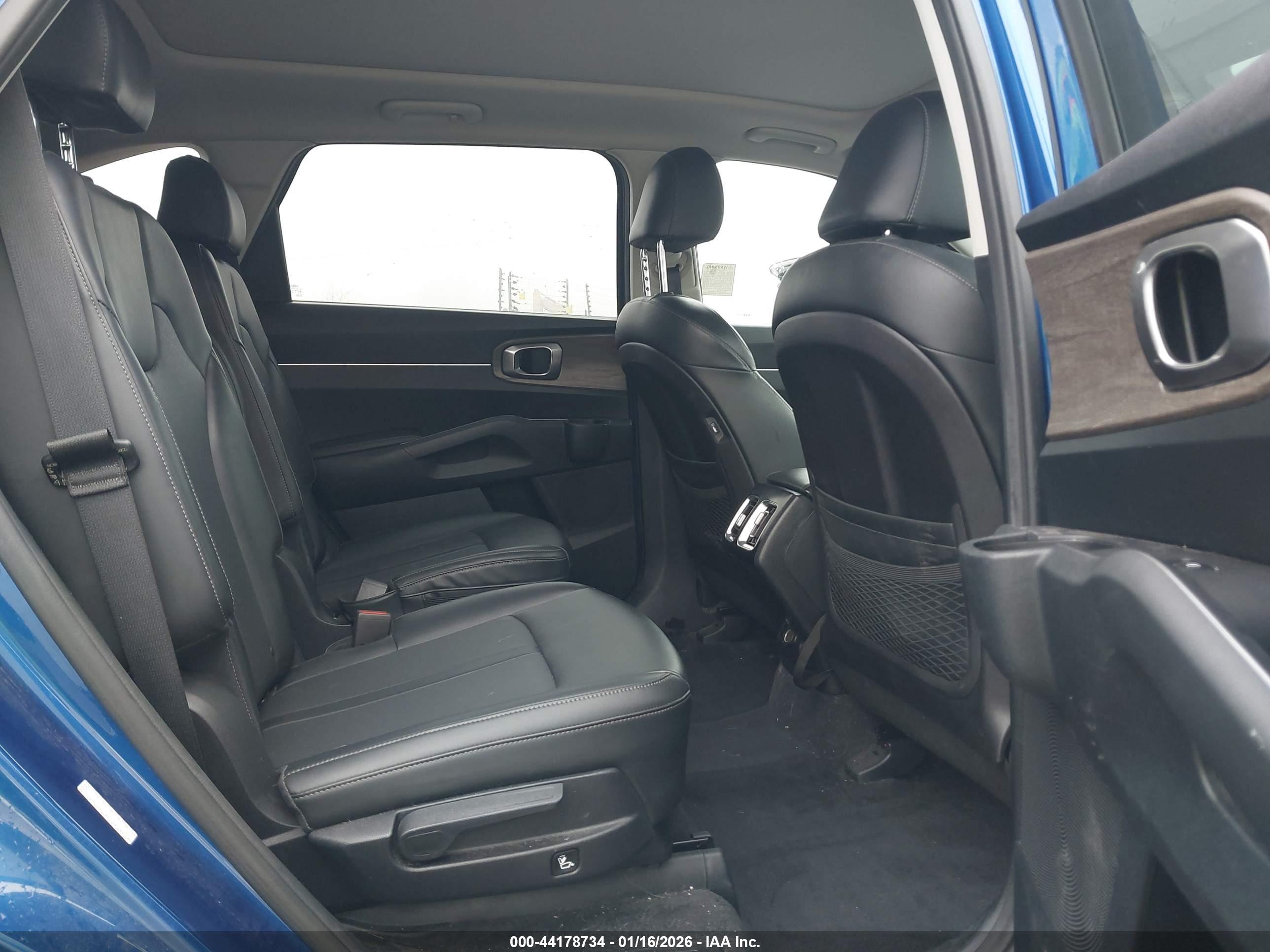 KIA SORENTO image 8