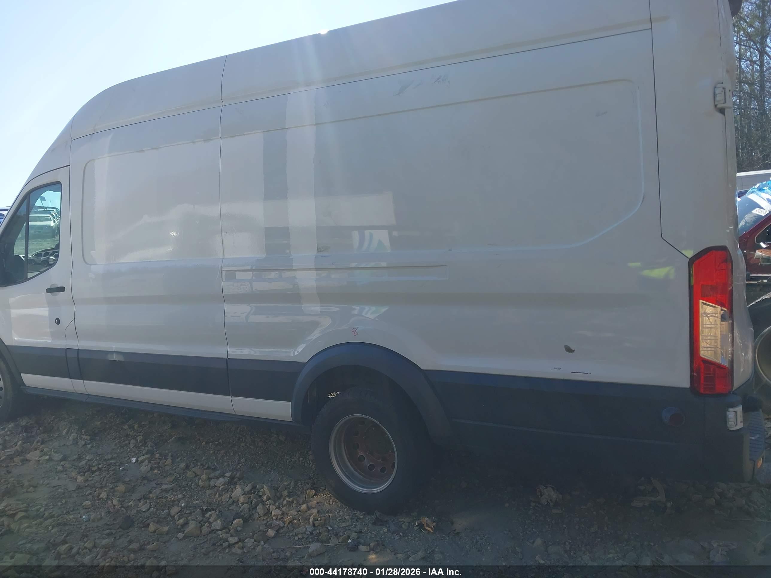 FORD TRANSIT-350 image 3