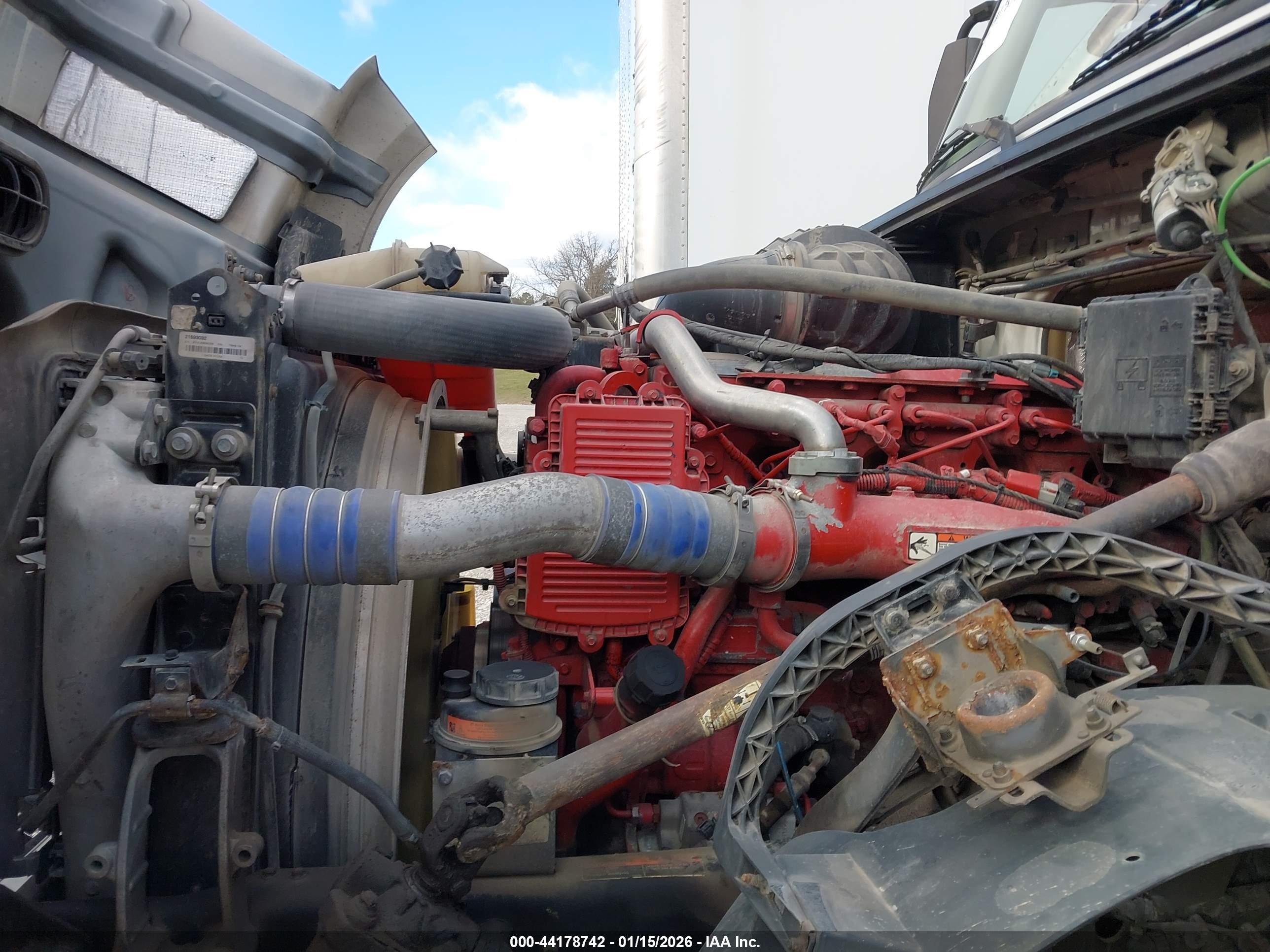 VOLVO VN image 10