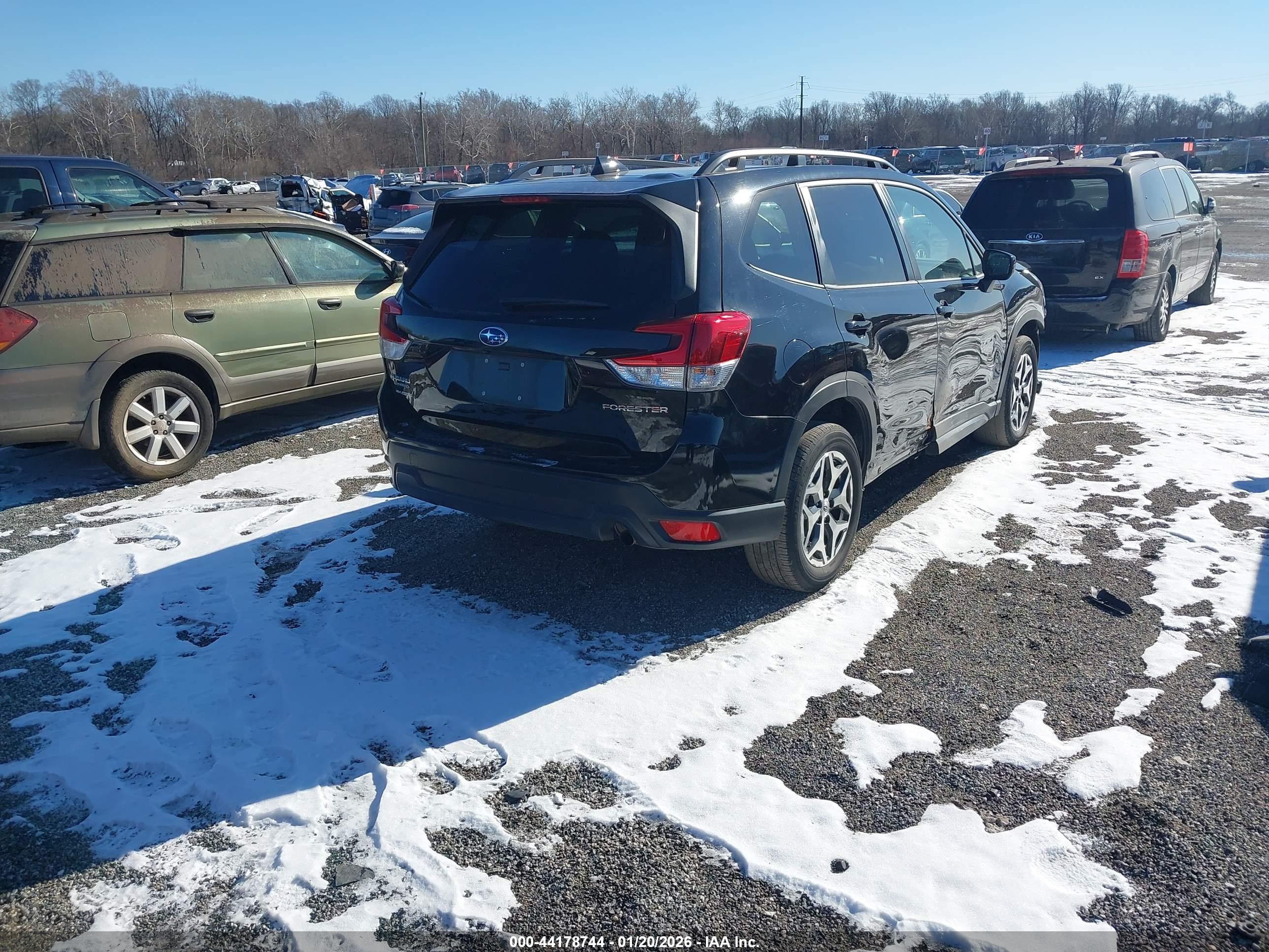SUBARU FORESTER image 4