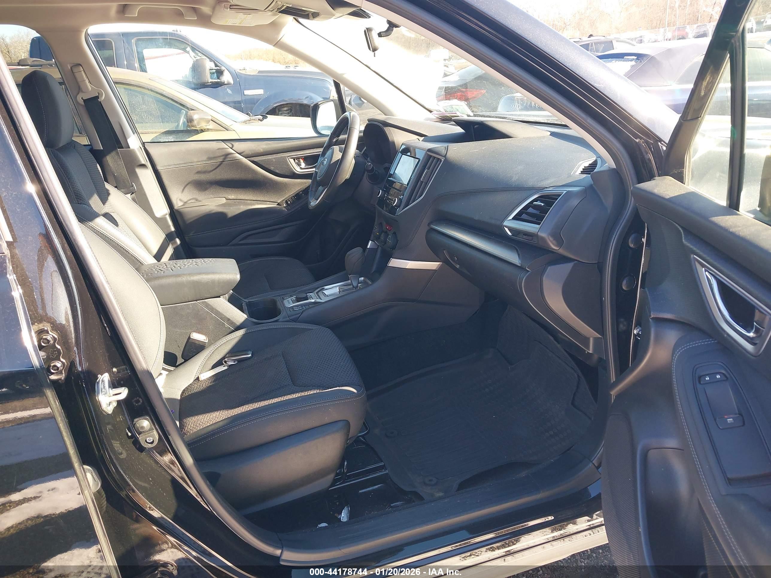 SUBARU FORESTER image 5