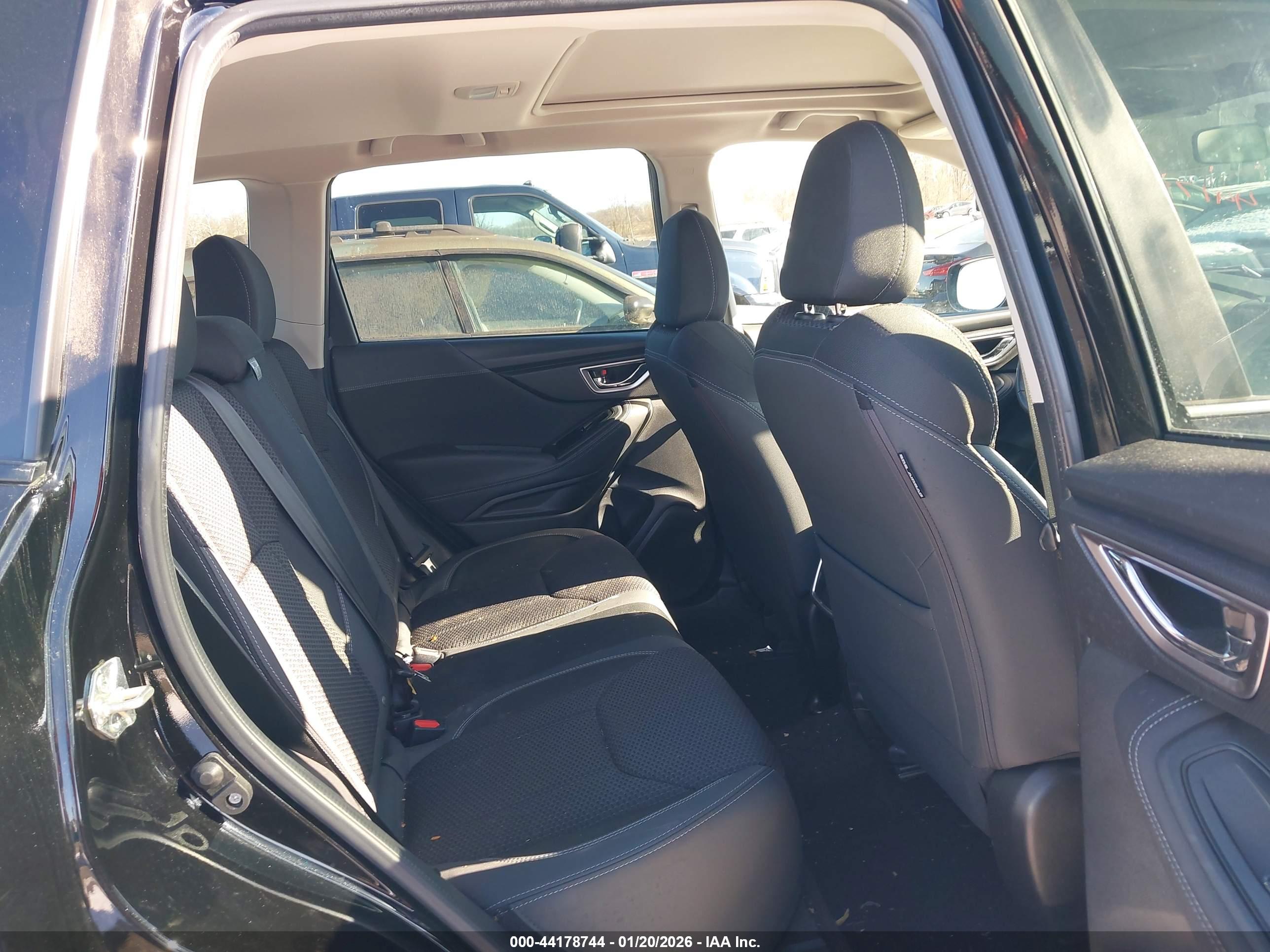 SUBARU FORESTER image 8