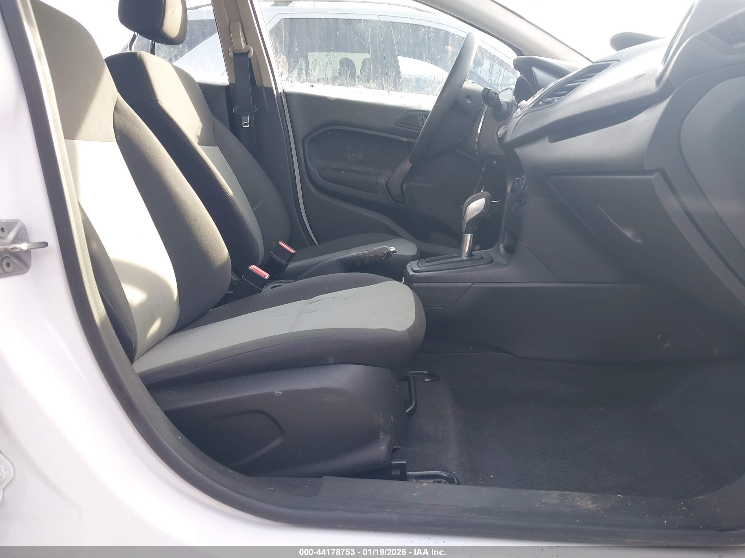 FORD FIESTA image 5