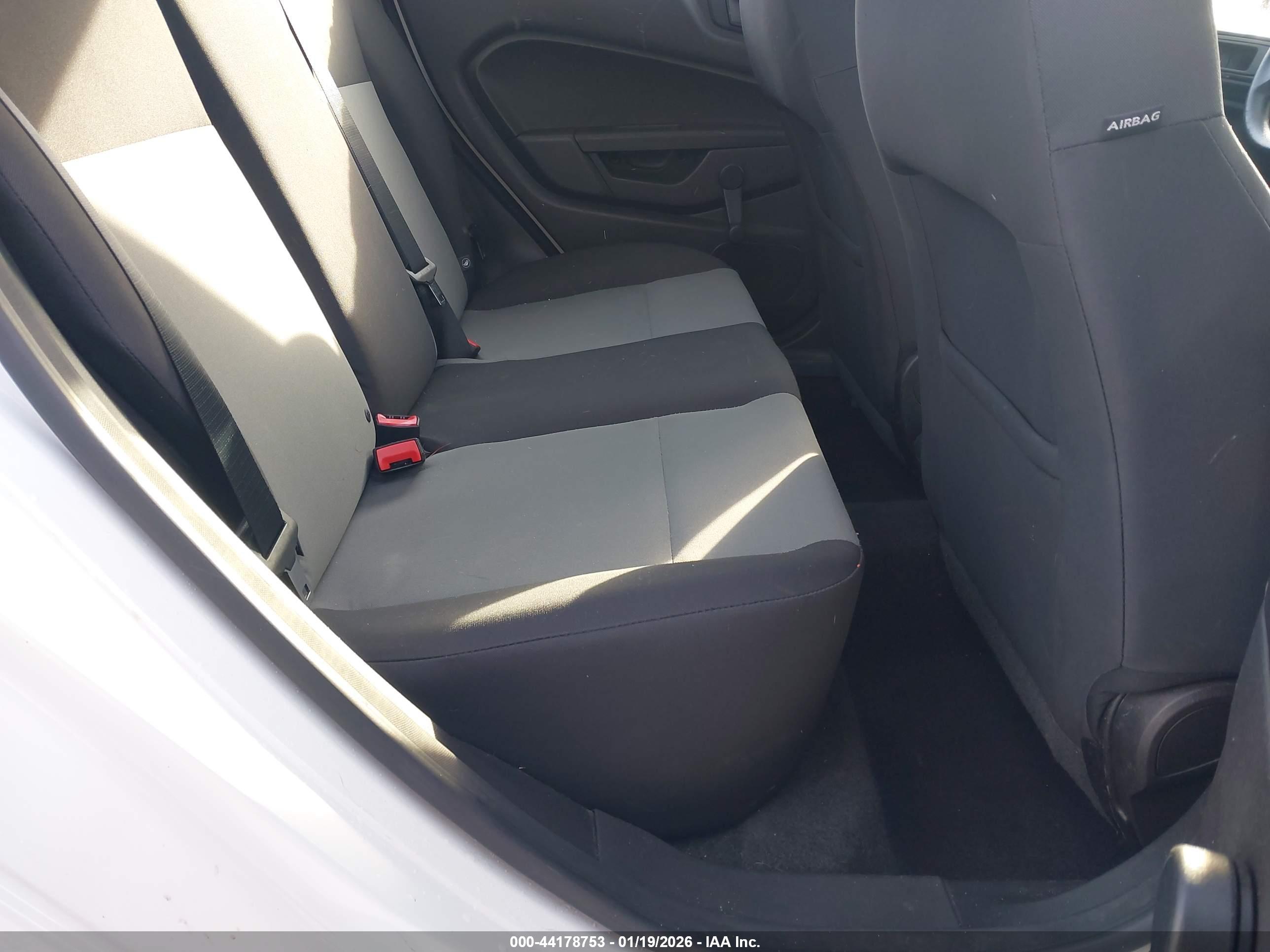 FORD FIESTA image 8