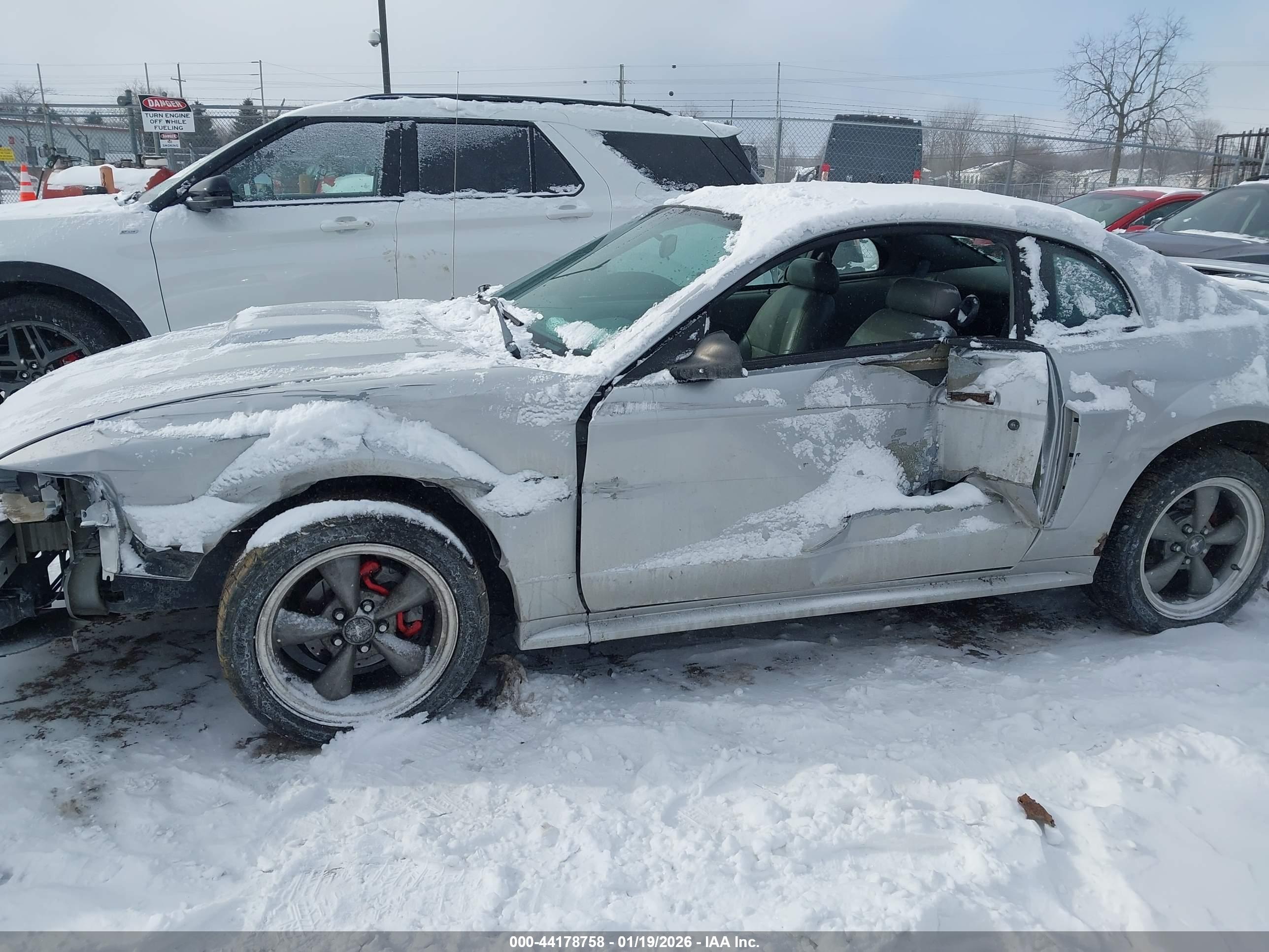 FORD MUSTANG image 6
