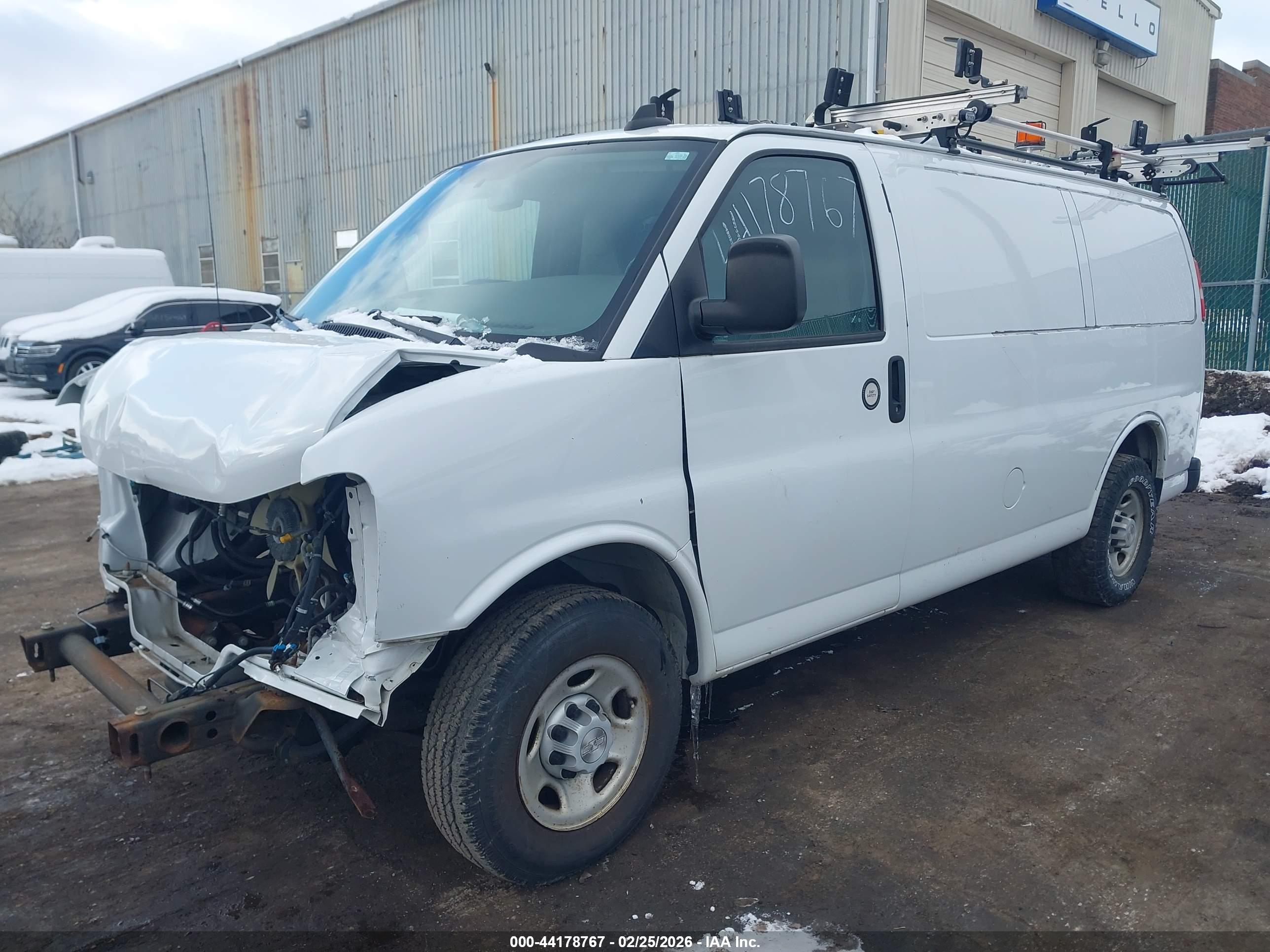 CHEVROLET EXPRESS image 2