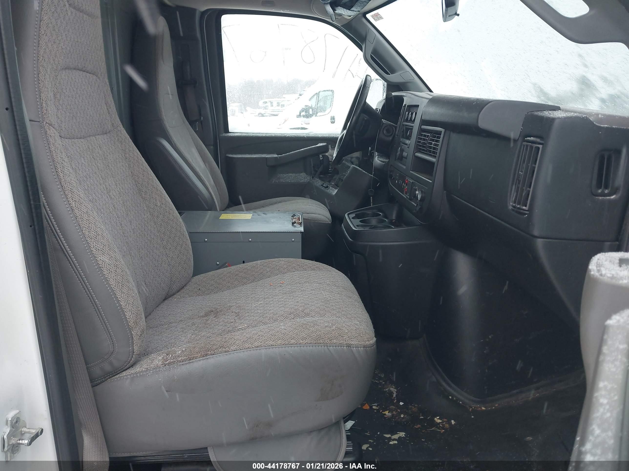 CHEVROLET EXPRESS image 5