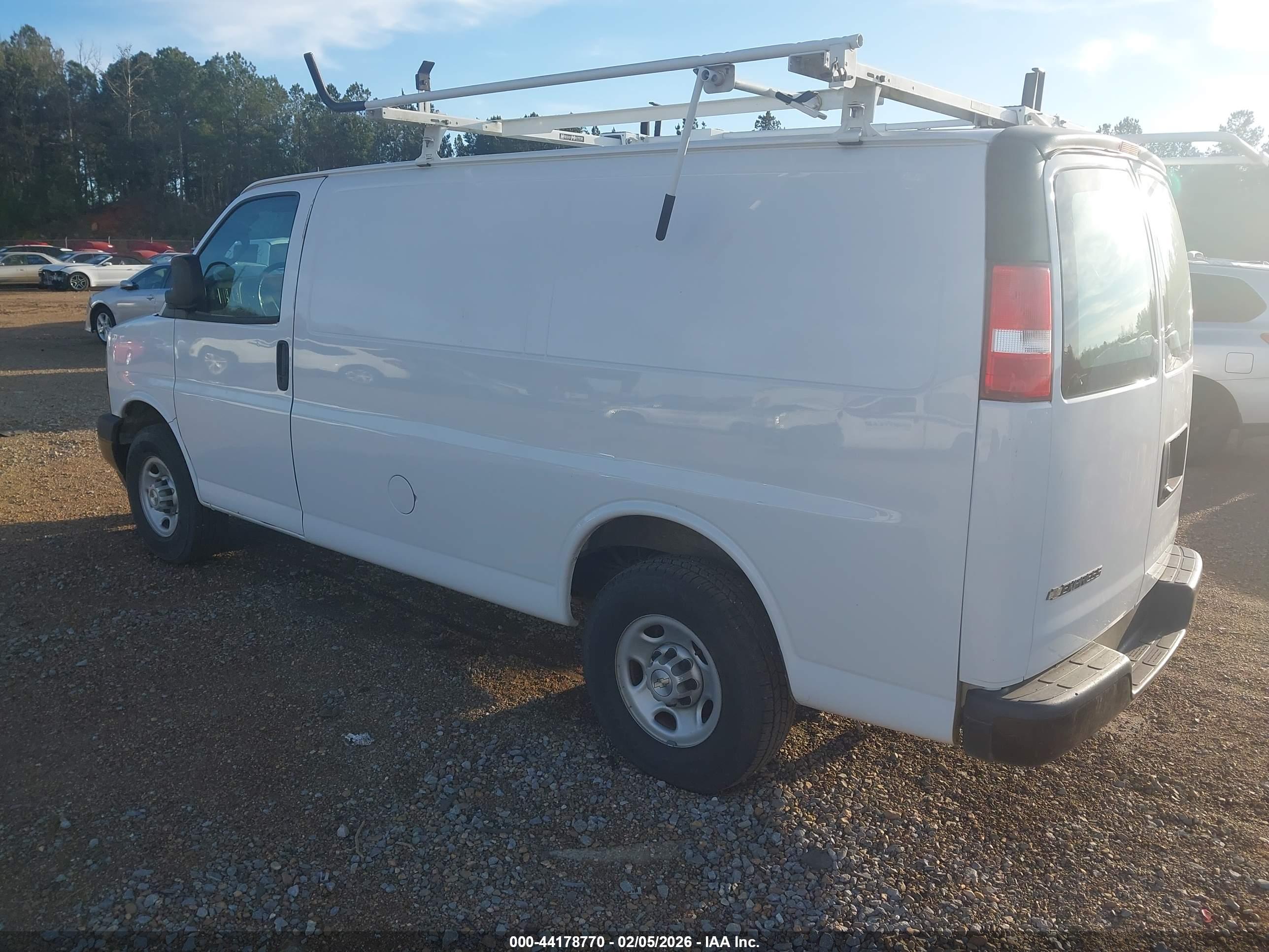 CHEVROLET EXPRESS image 3