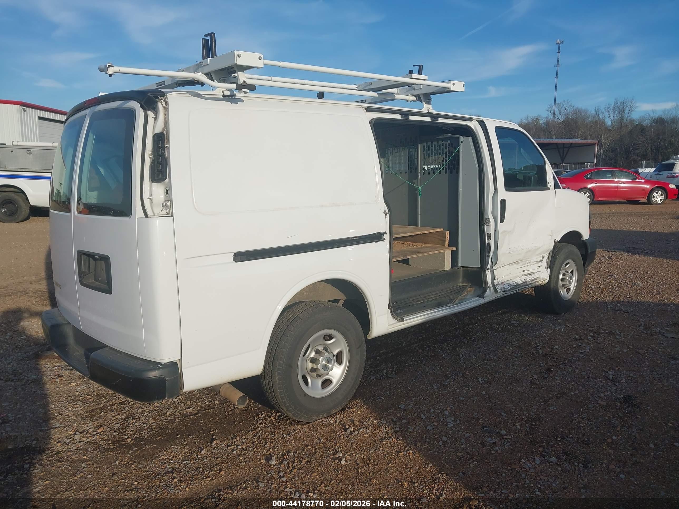 CHEVROLET EXPRESS image 4