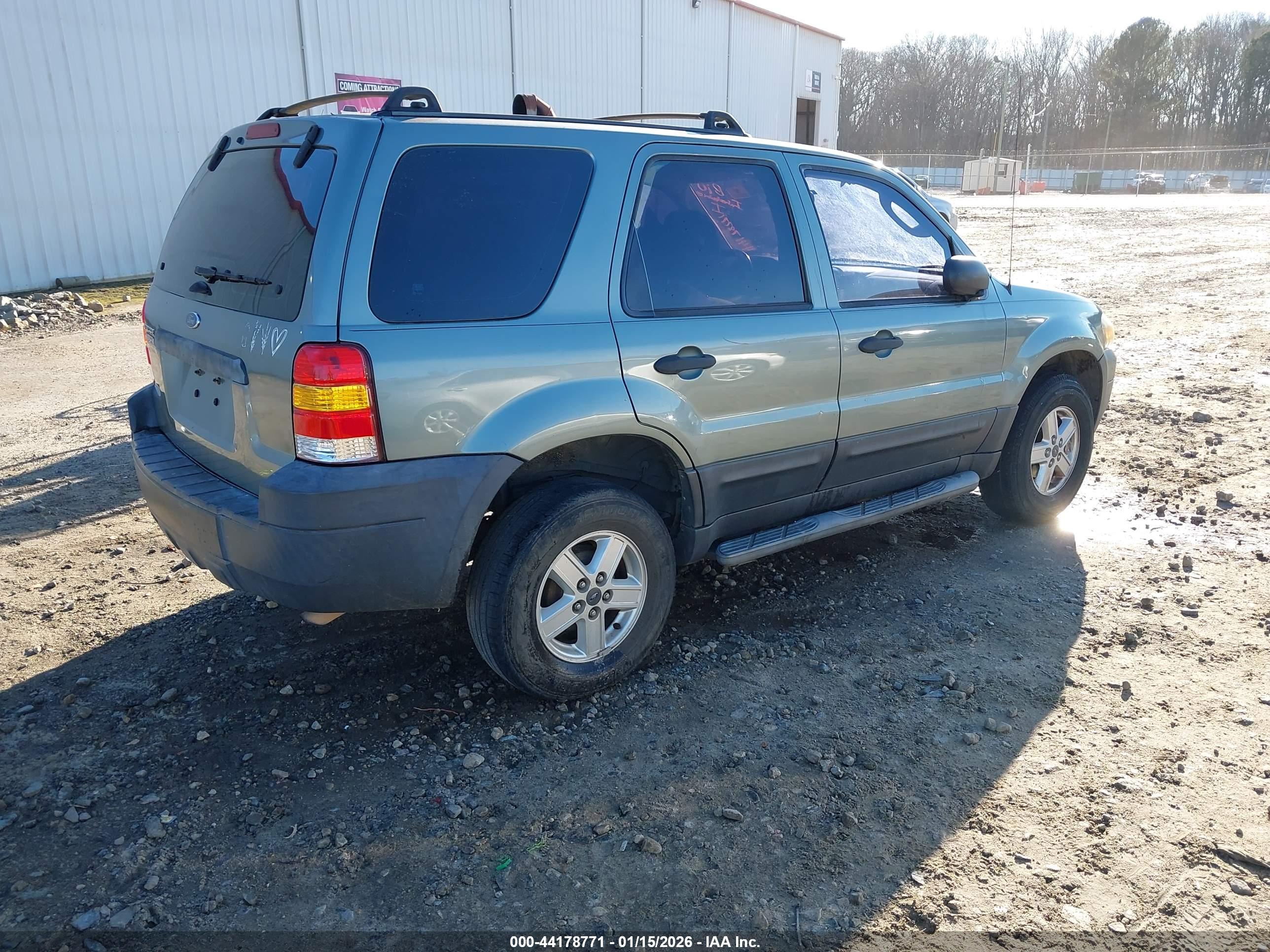 FORD ESCAPE image 4