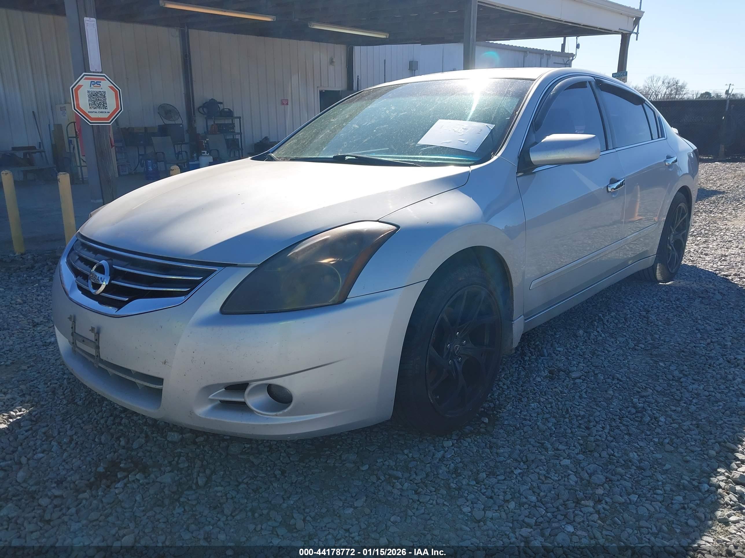 NISSAN ALTIMA image 2
