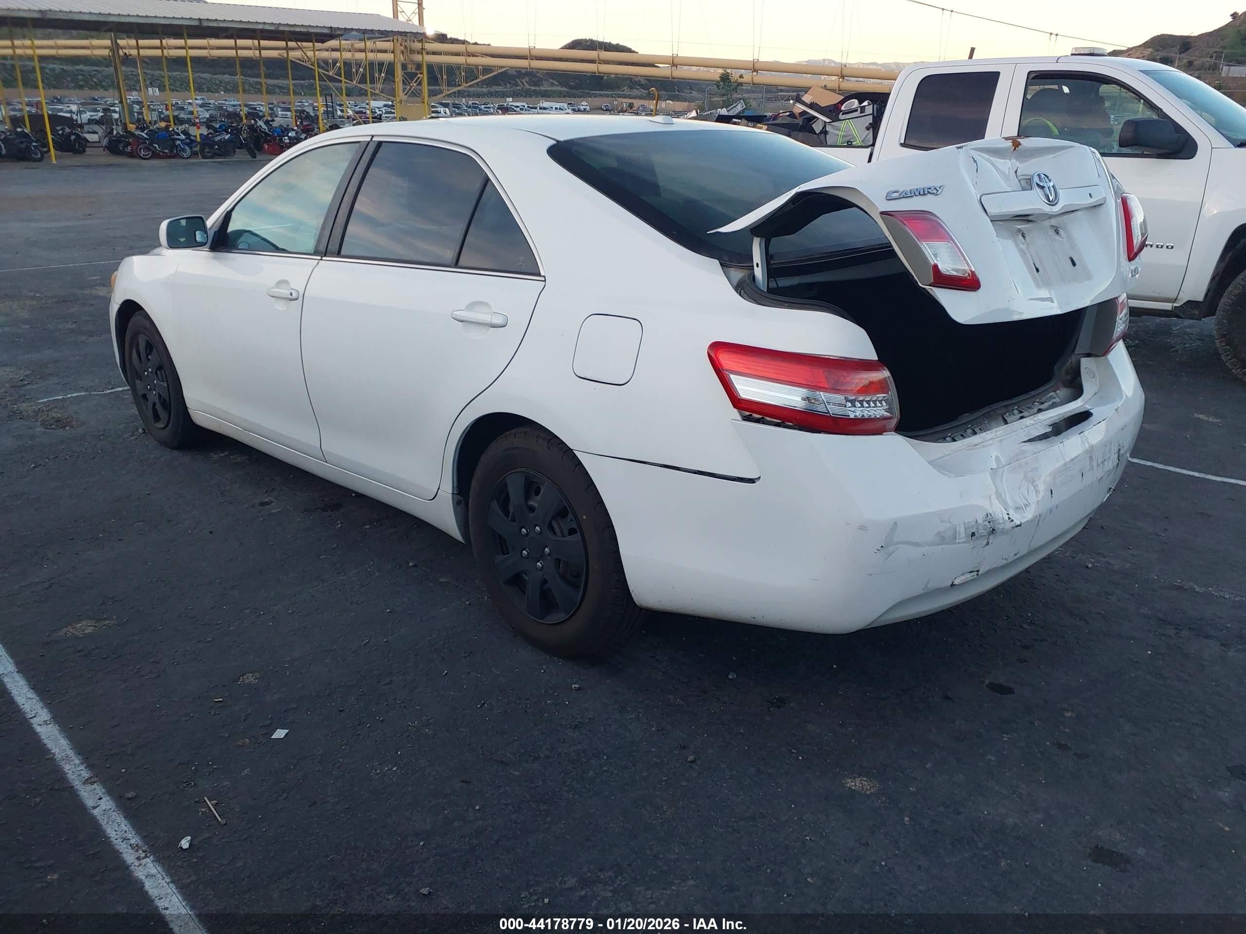TOYOTA CAMRY image 3