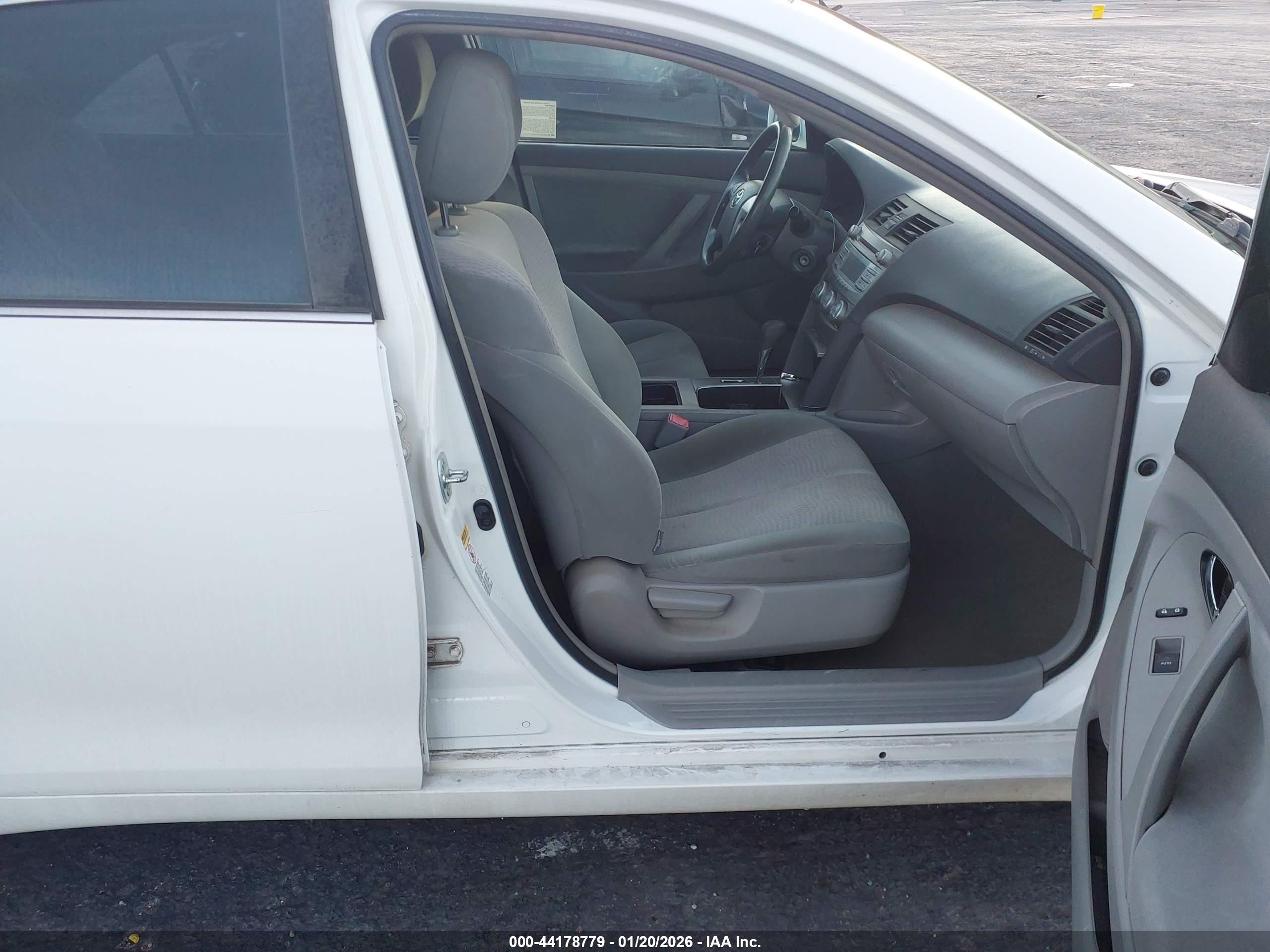 TOYOTA CAMRY image 5