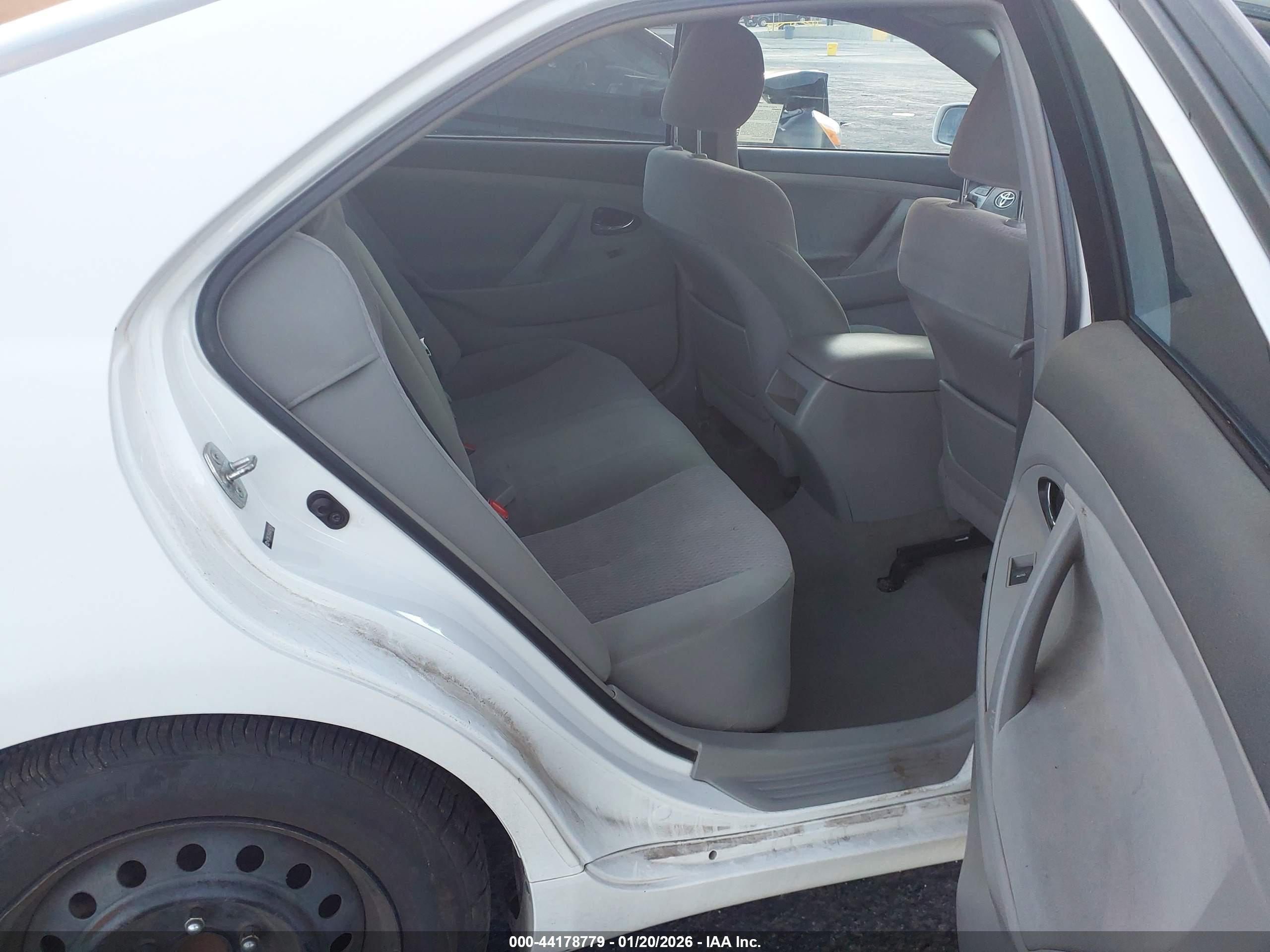 TOYOTA CAMRY image 8