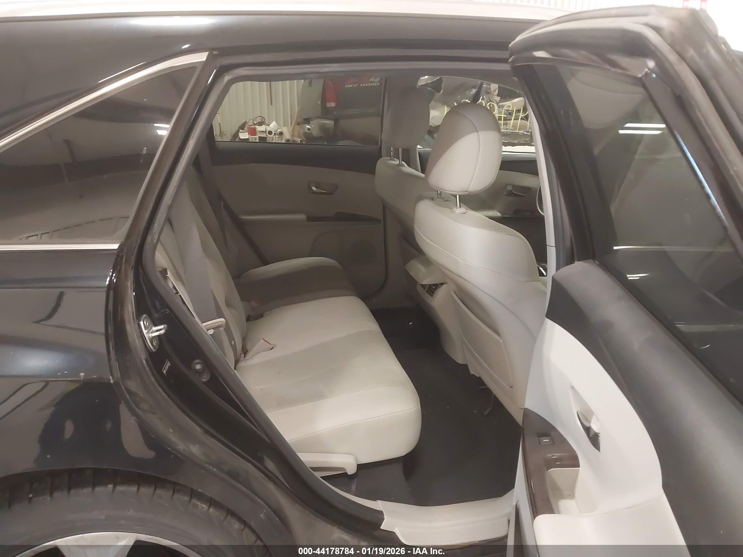 TOYOTA VENZA image 8