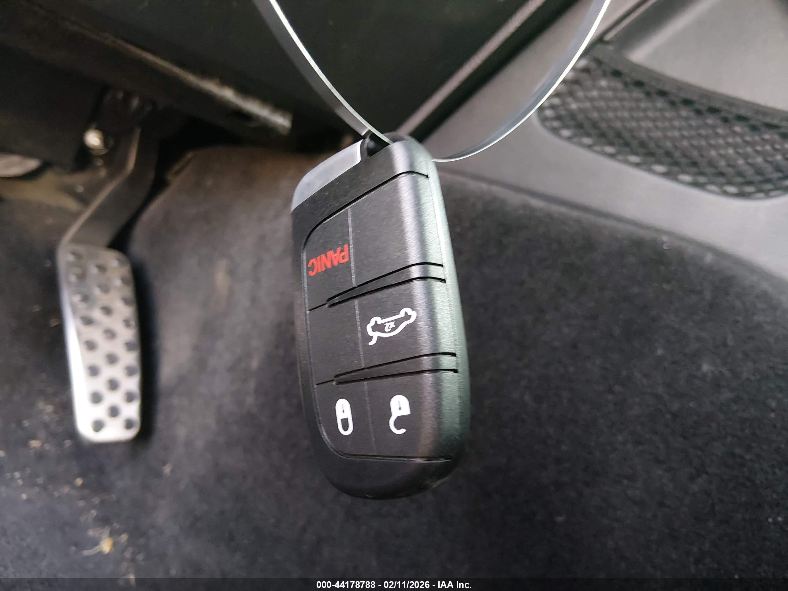 DODGE CHALLENGER image 11