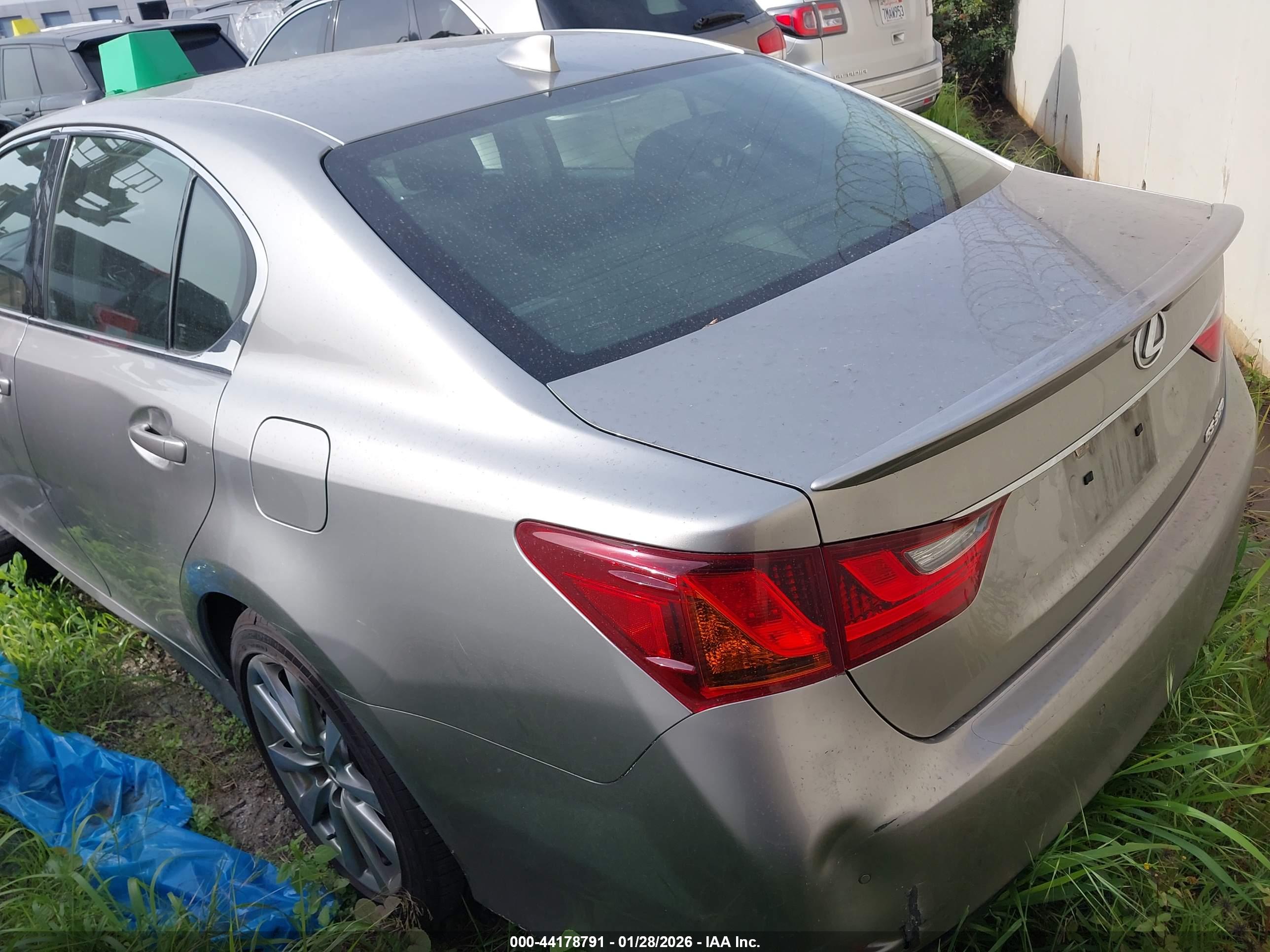 LEXUS GS image 3