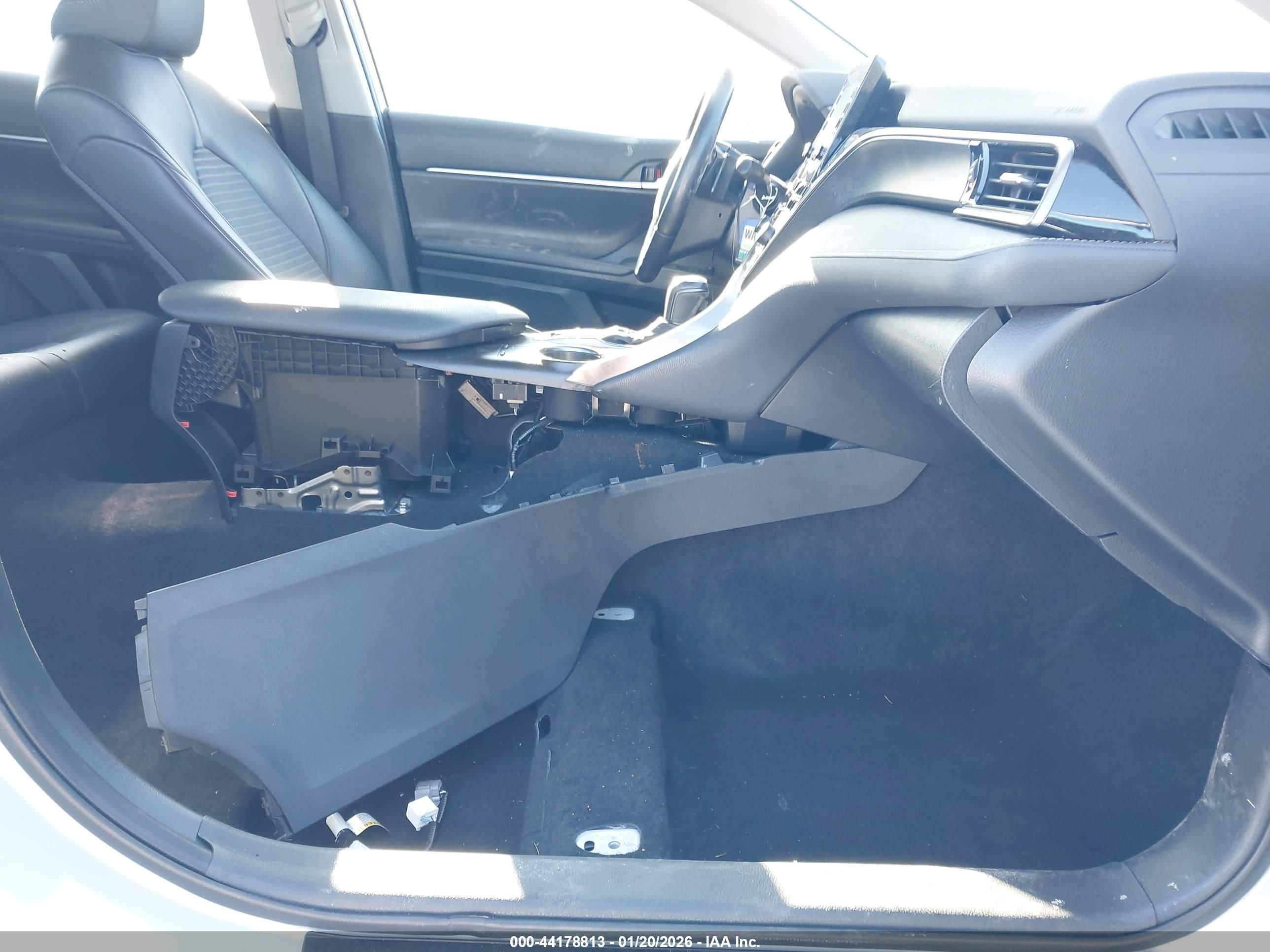 TOYOTA CAMRY image 5