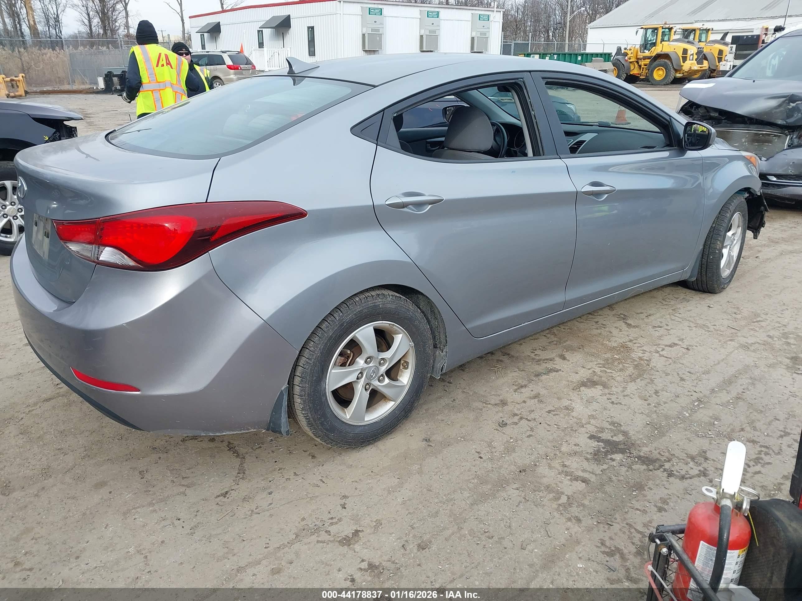 HYUNDAI ELANTRA image 4