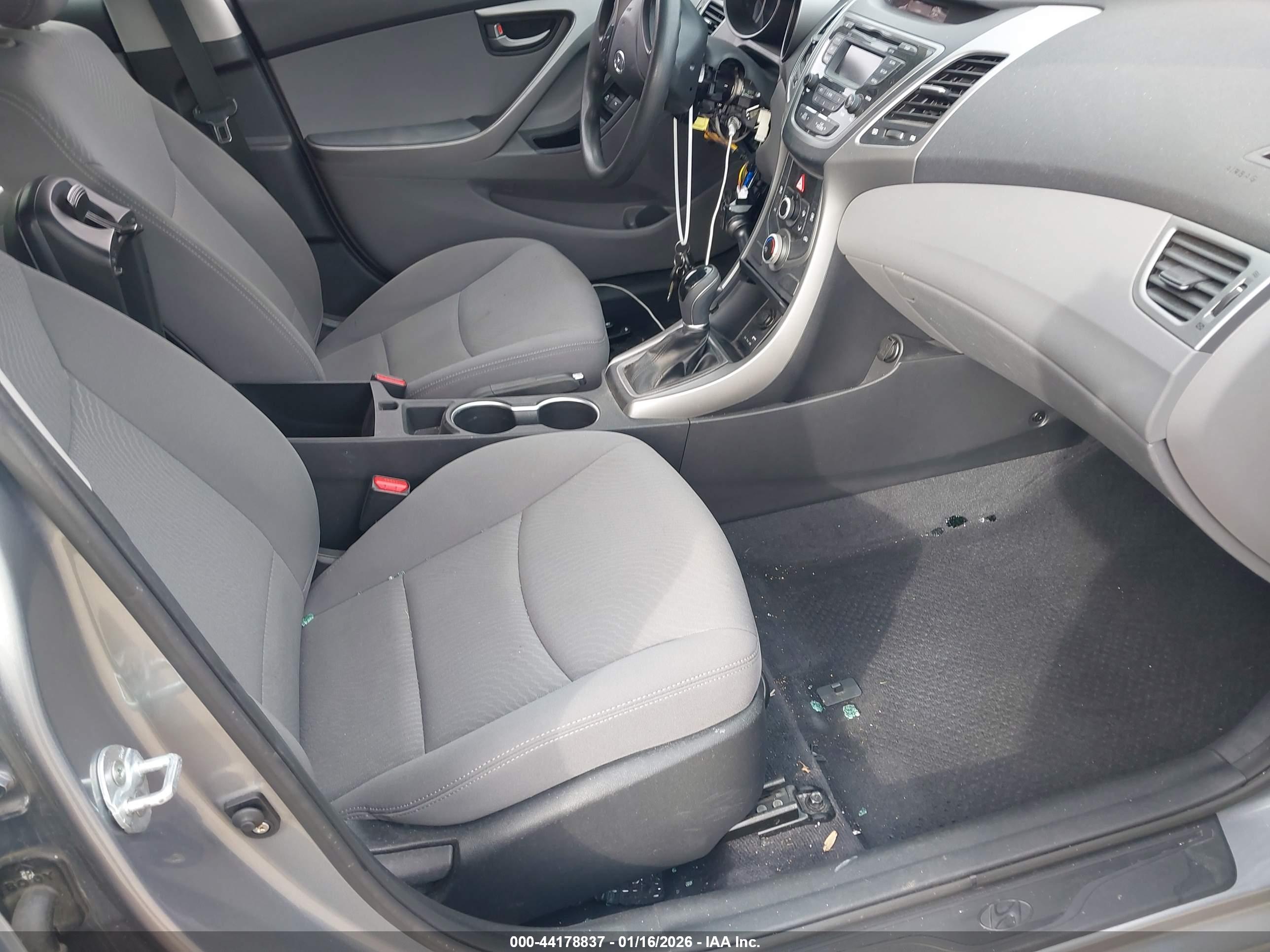 HYUNDAI ELANTRA image 5