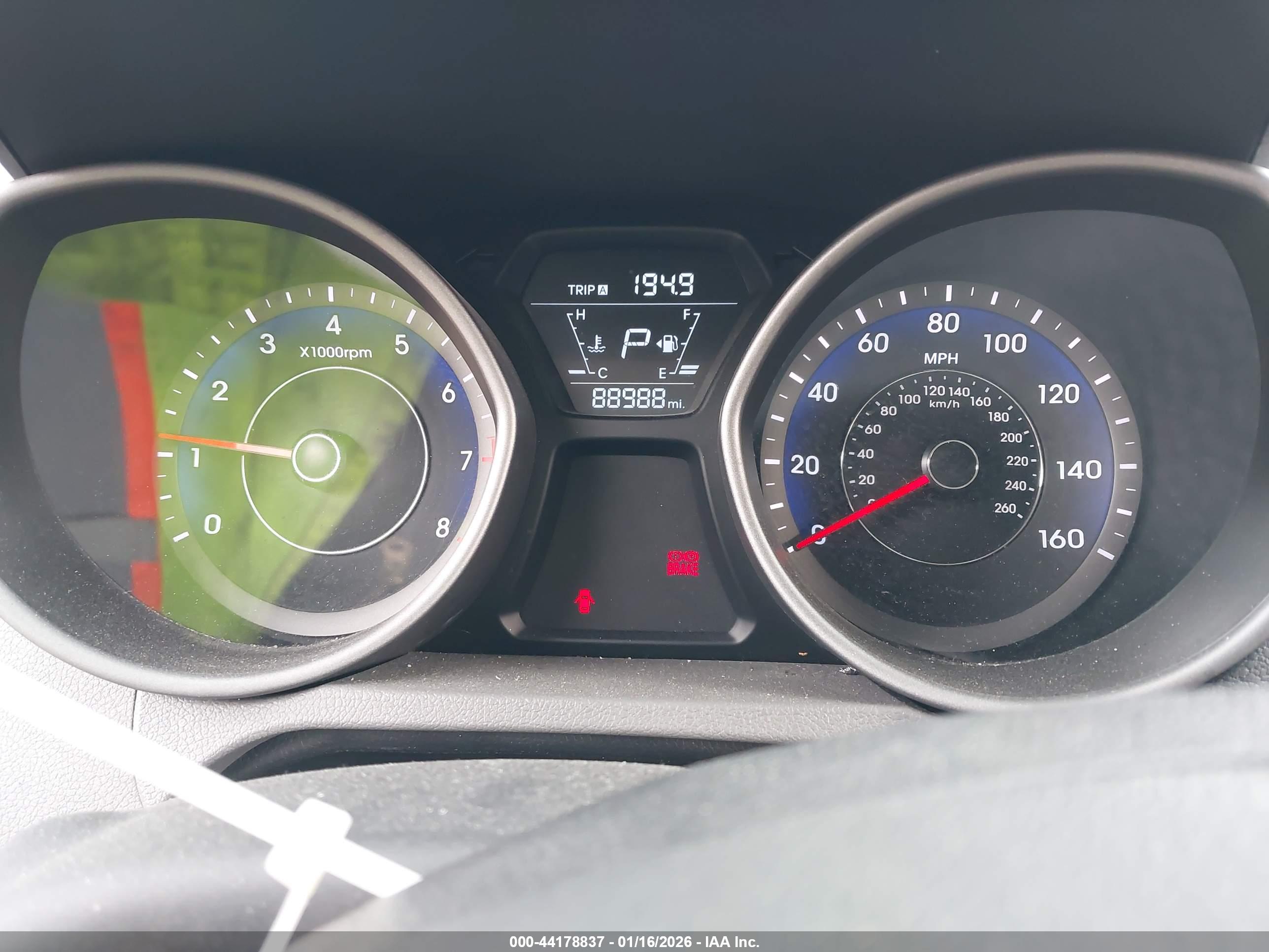 HYUNDAI ELANTRA image 7