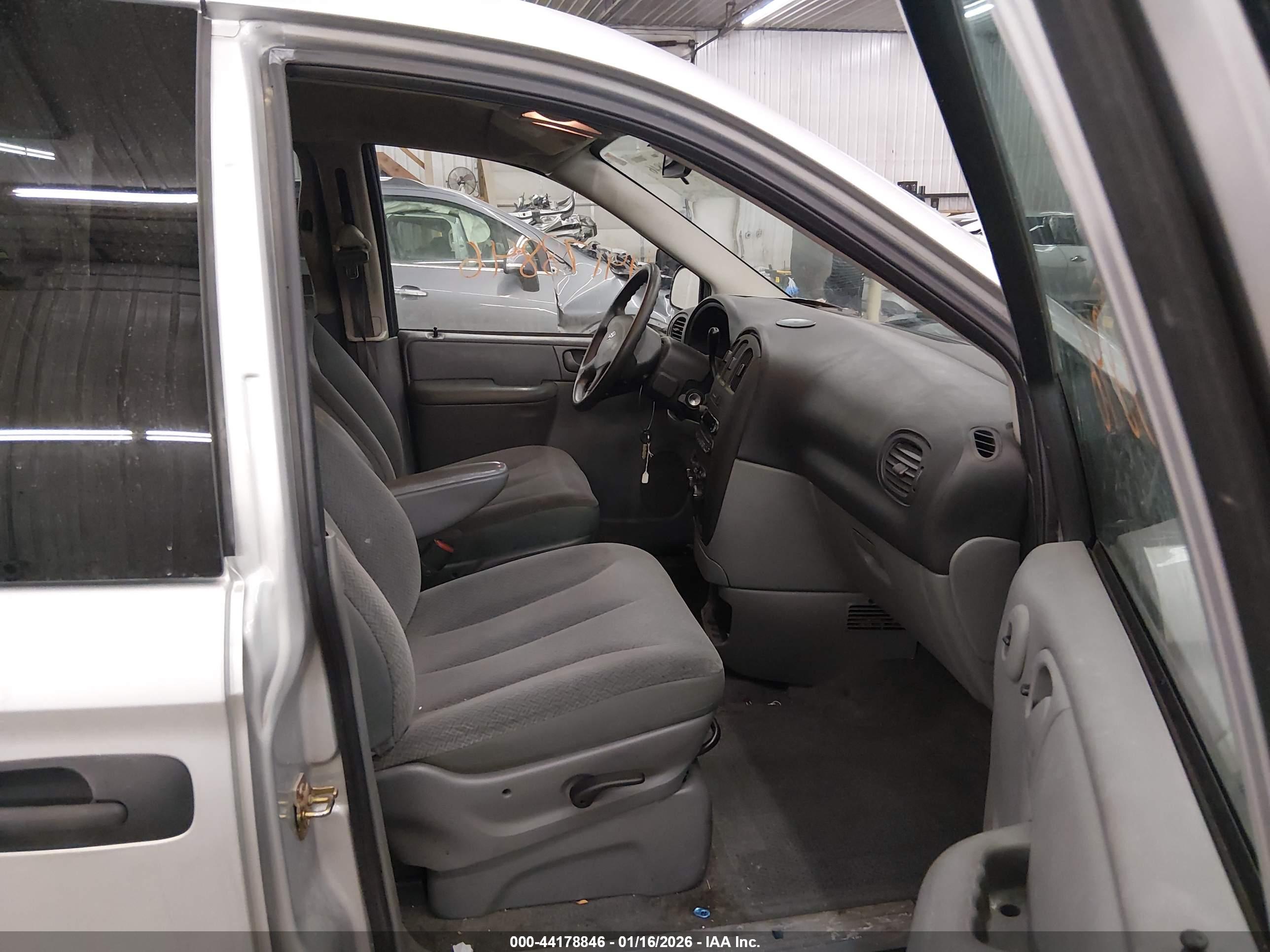 DODGE GRAND image 5