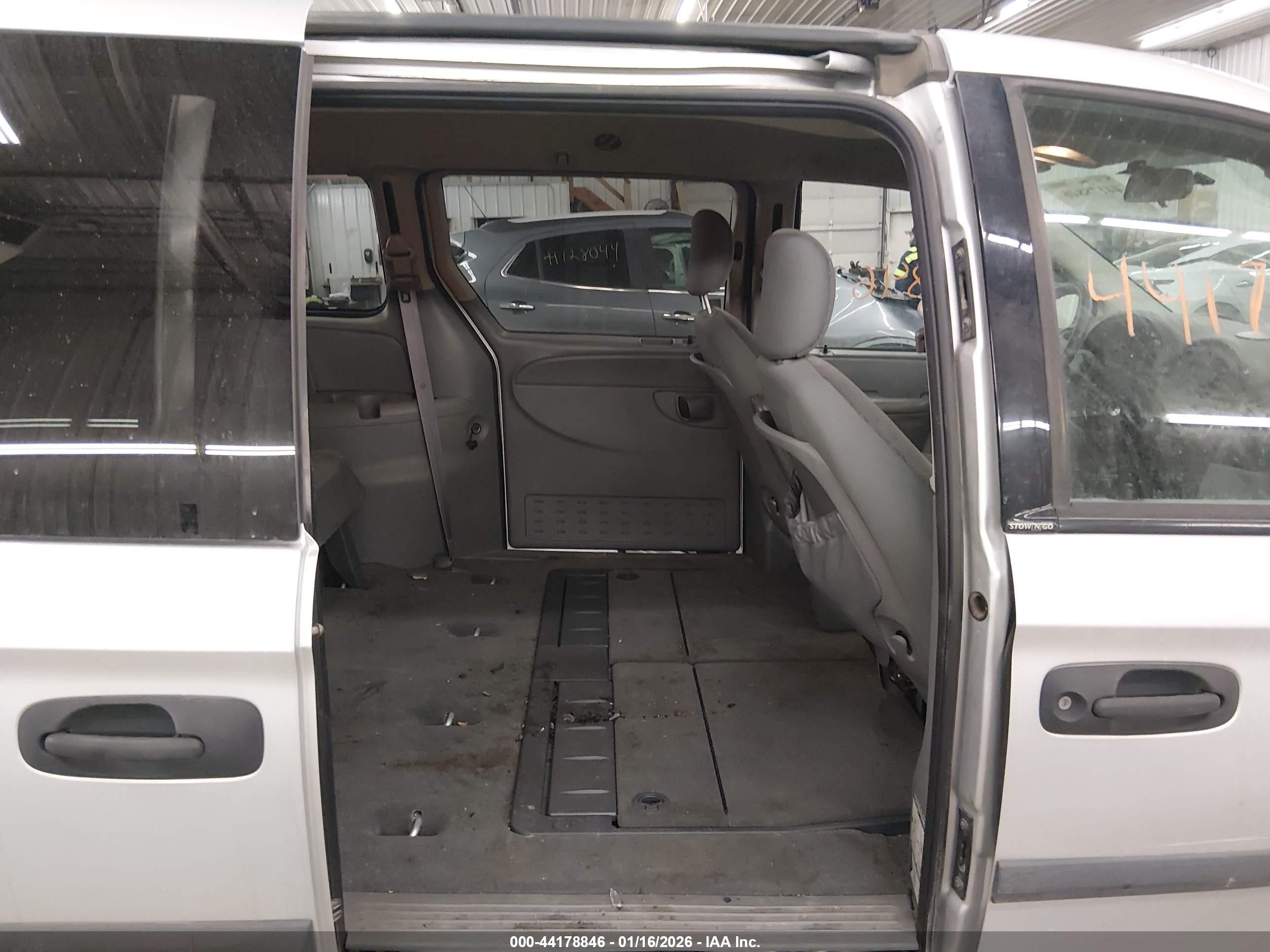 DODGE GRAND image 8