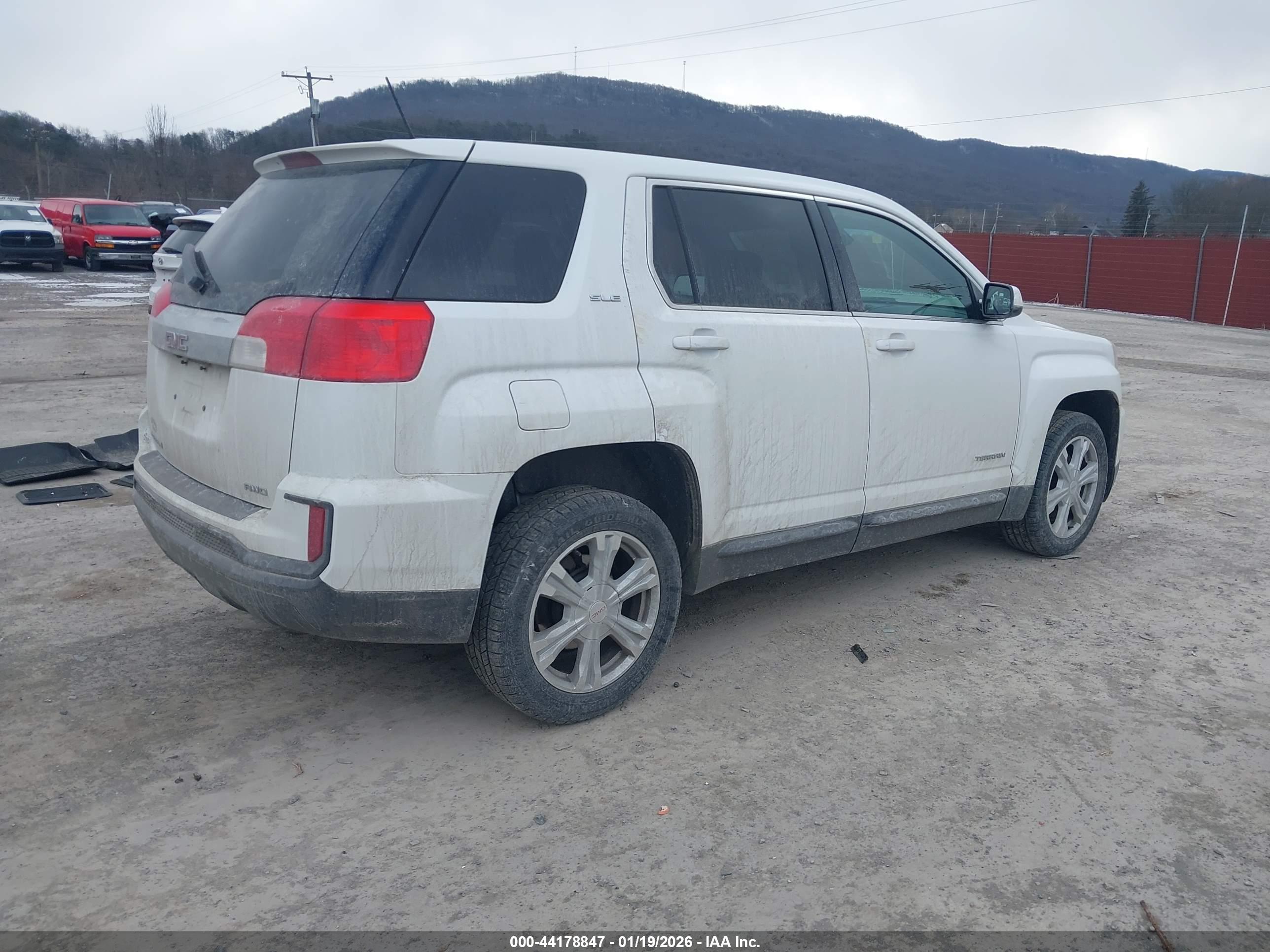 GMC TERRAIN image 4