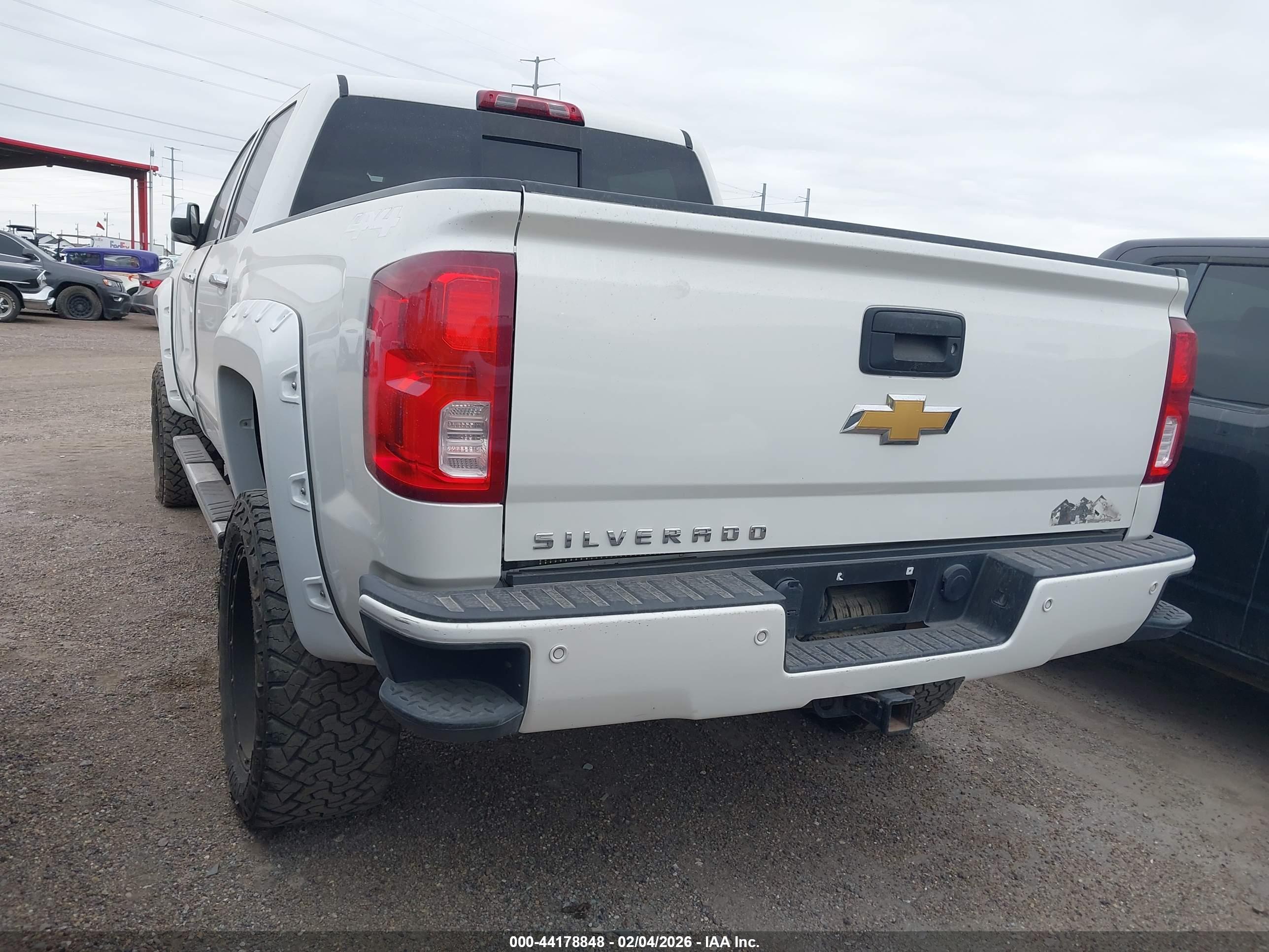 CHEVROLET SILVERADO image 3