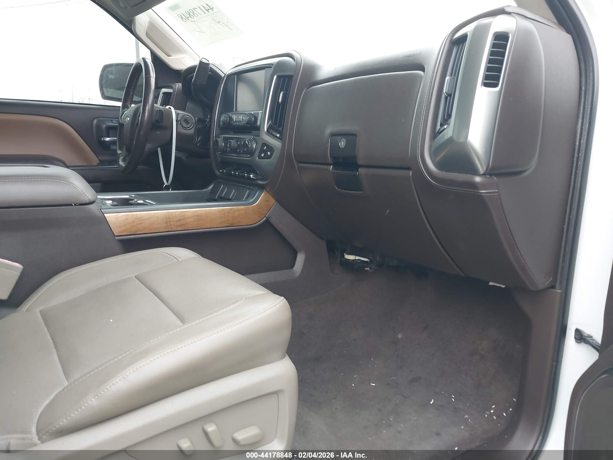 CHEVROLET SILVERADO image 5