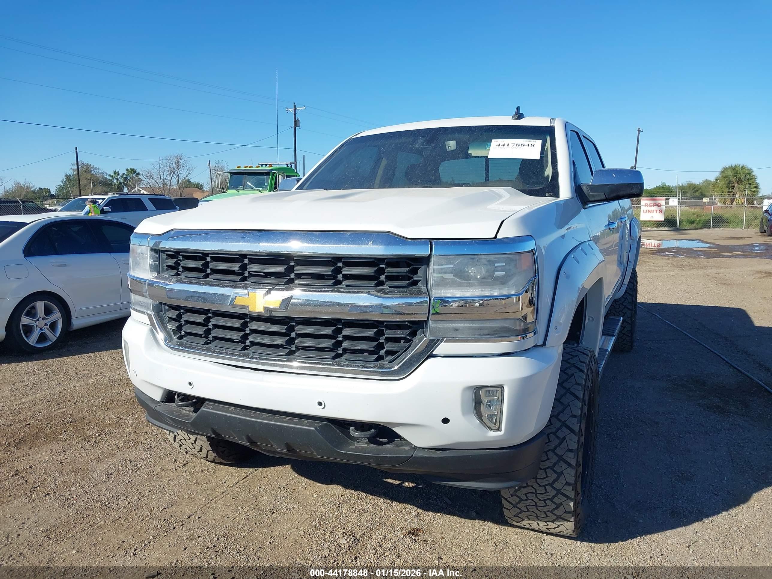 CHEVROLET SILVERADO image 6