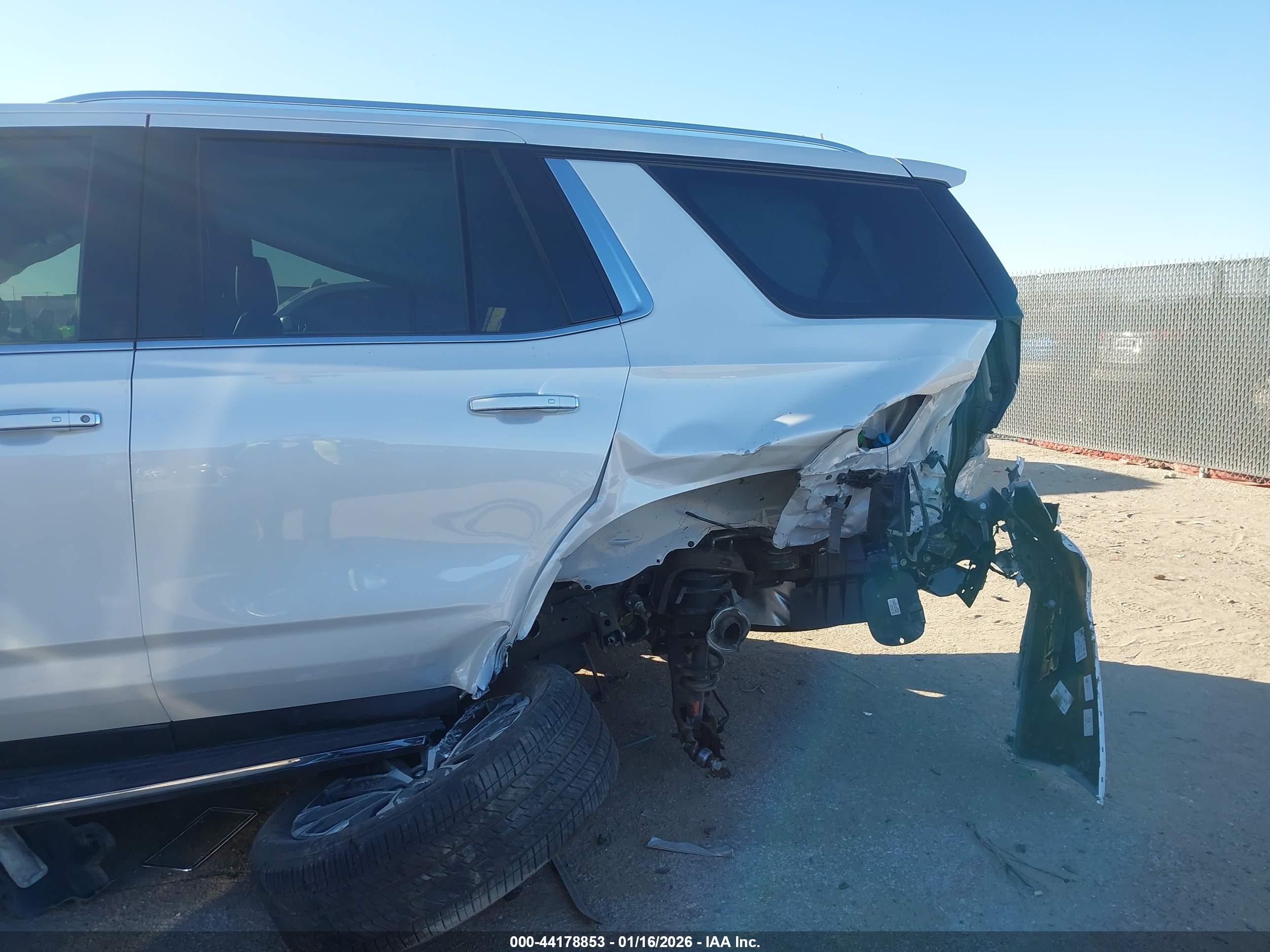 CHEVROLET TAHOE image 6