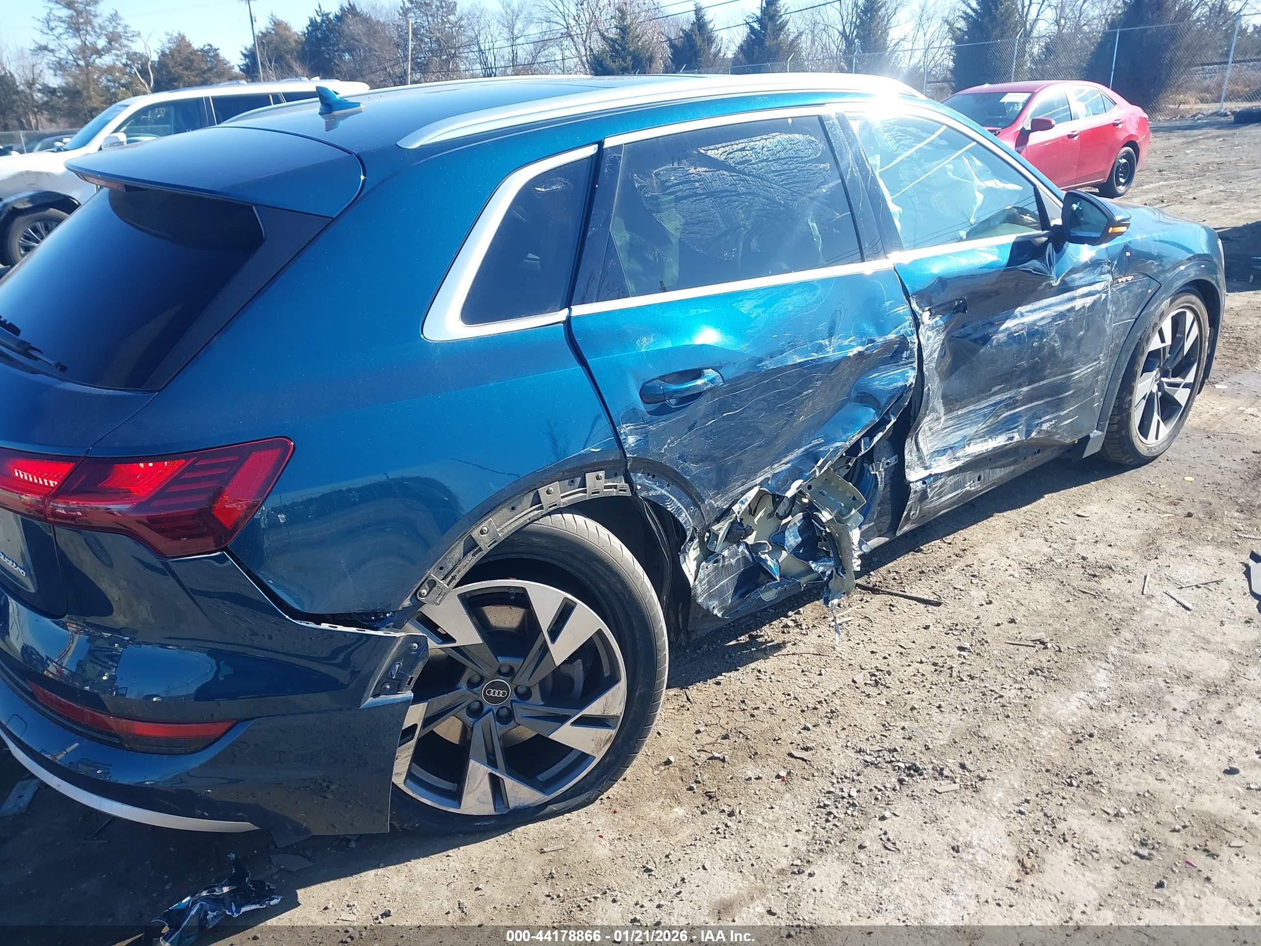 AUDI E-TRON image 6