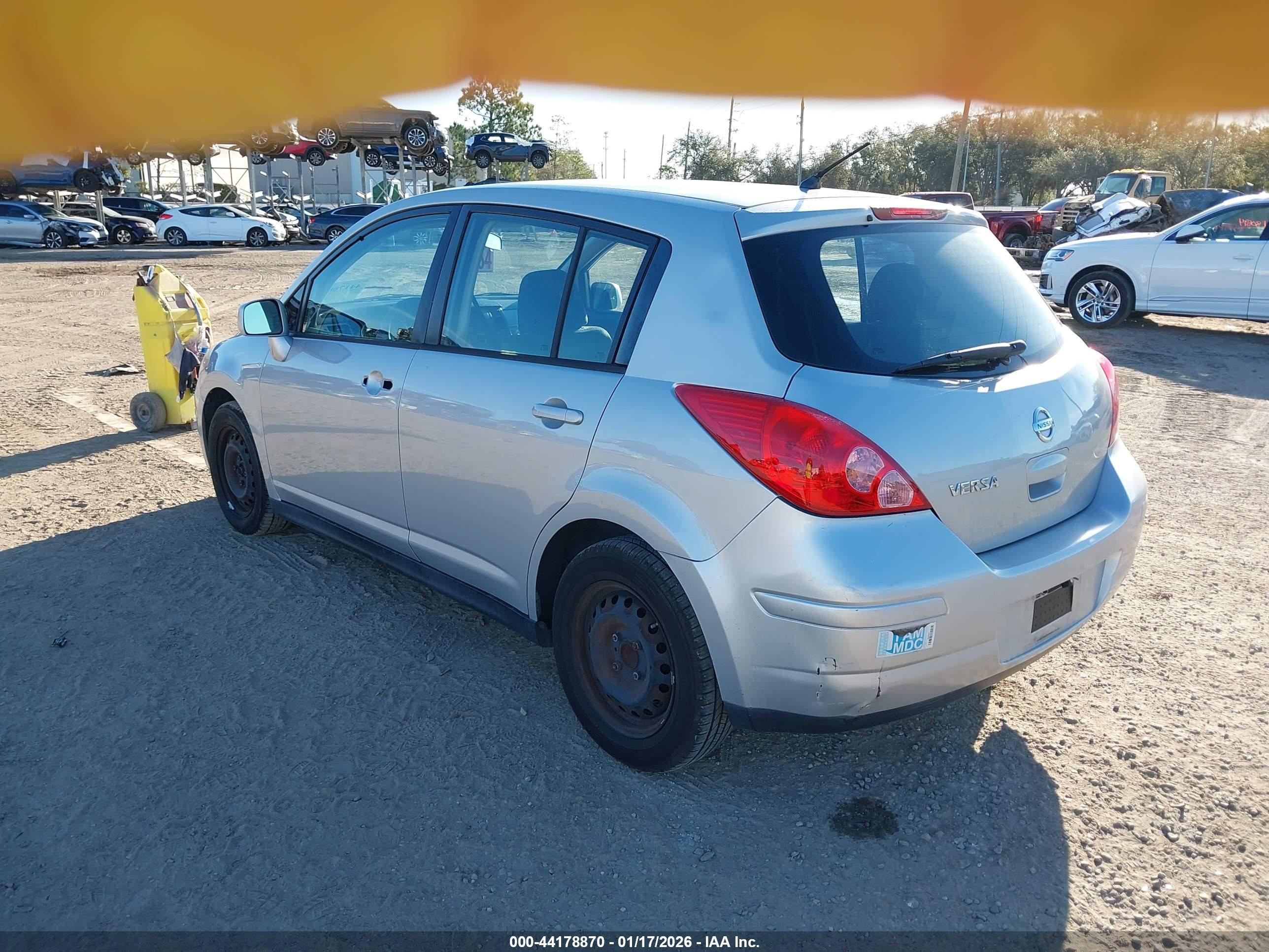 NISSAN VERSA image 3