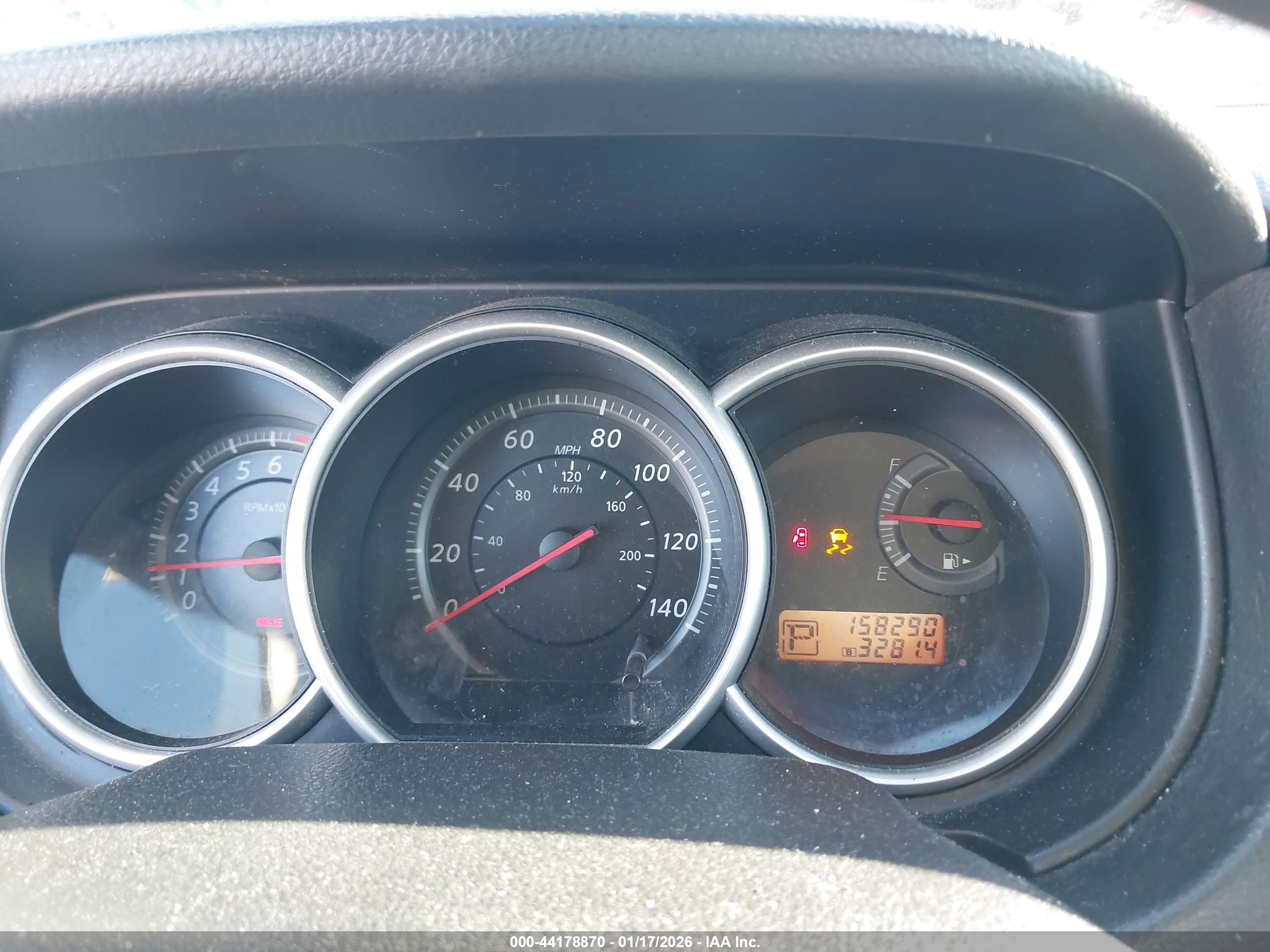 NISSAN VERSA image 7