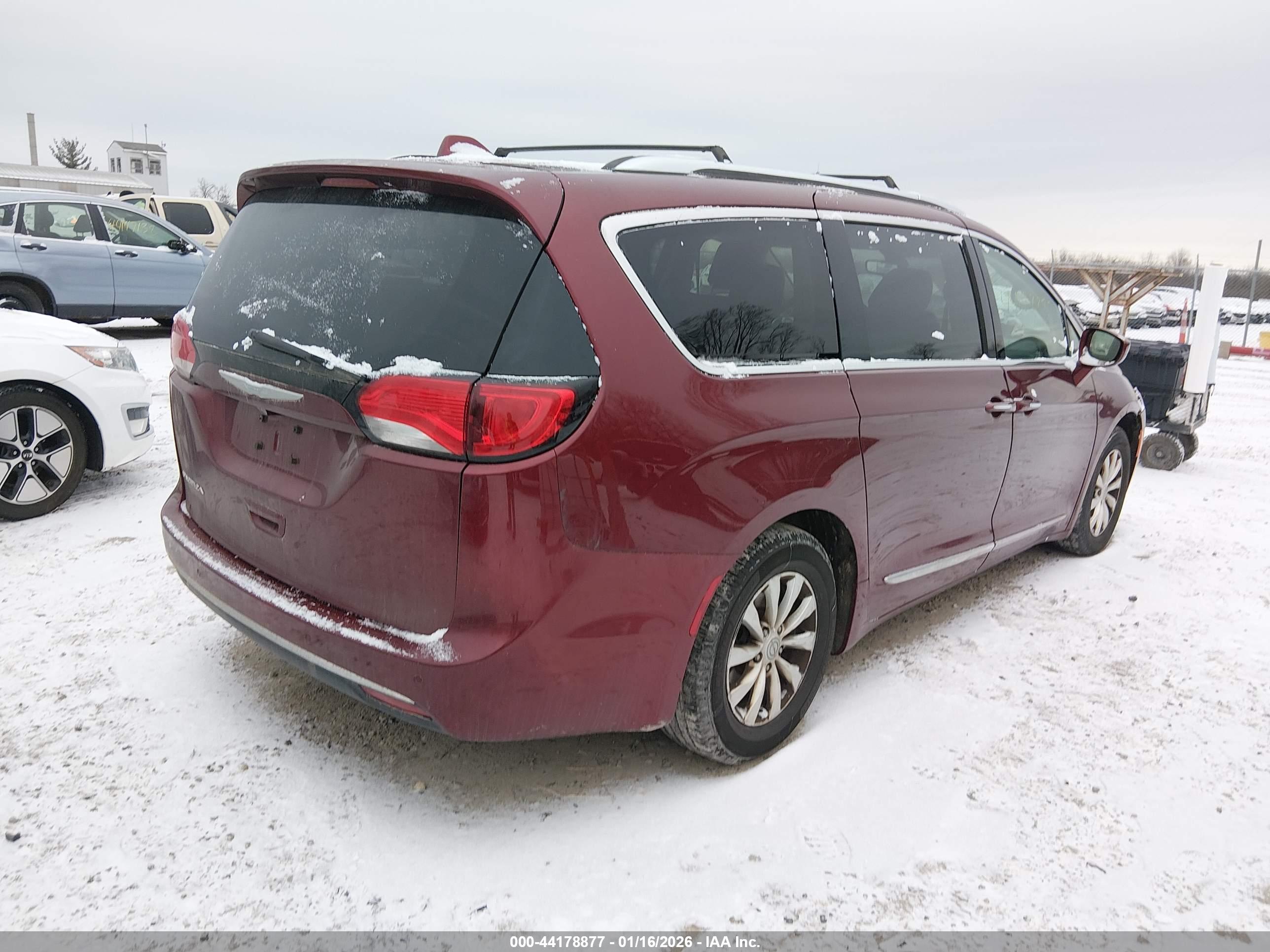 CHRYSLER PACIFICA image 4