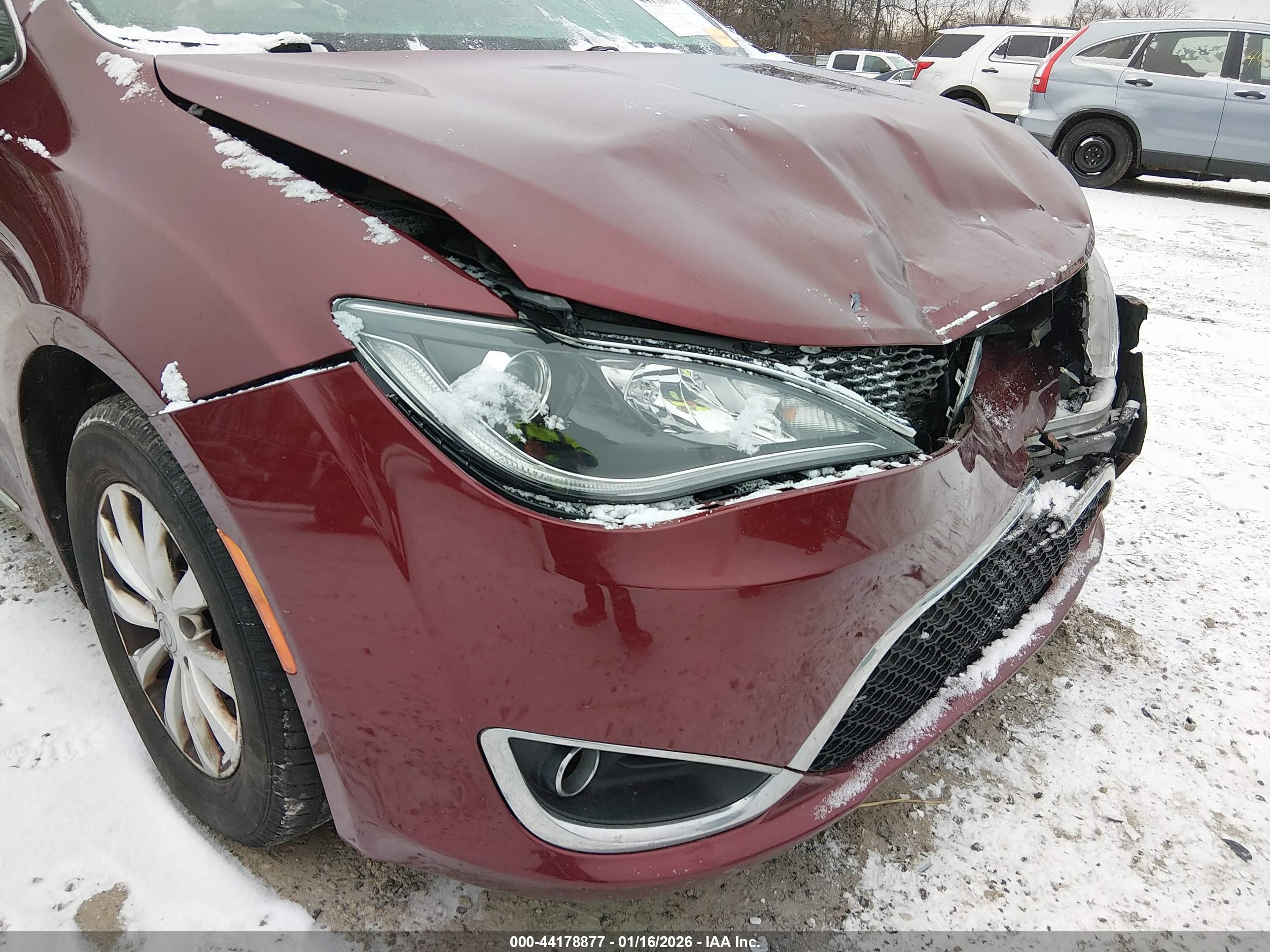 CHRYSLER PACIFICA image 6