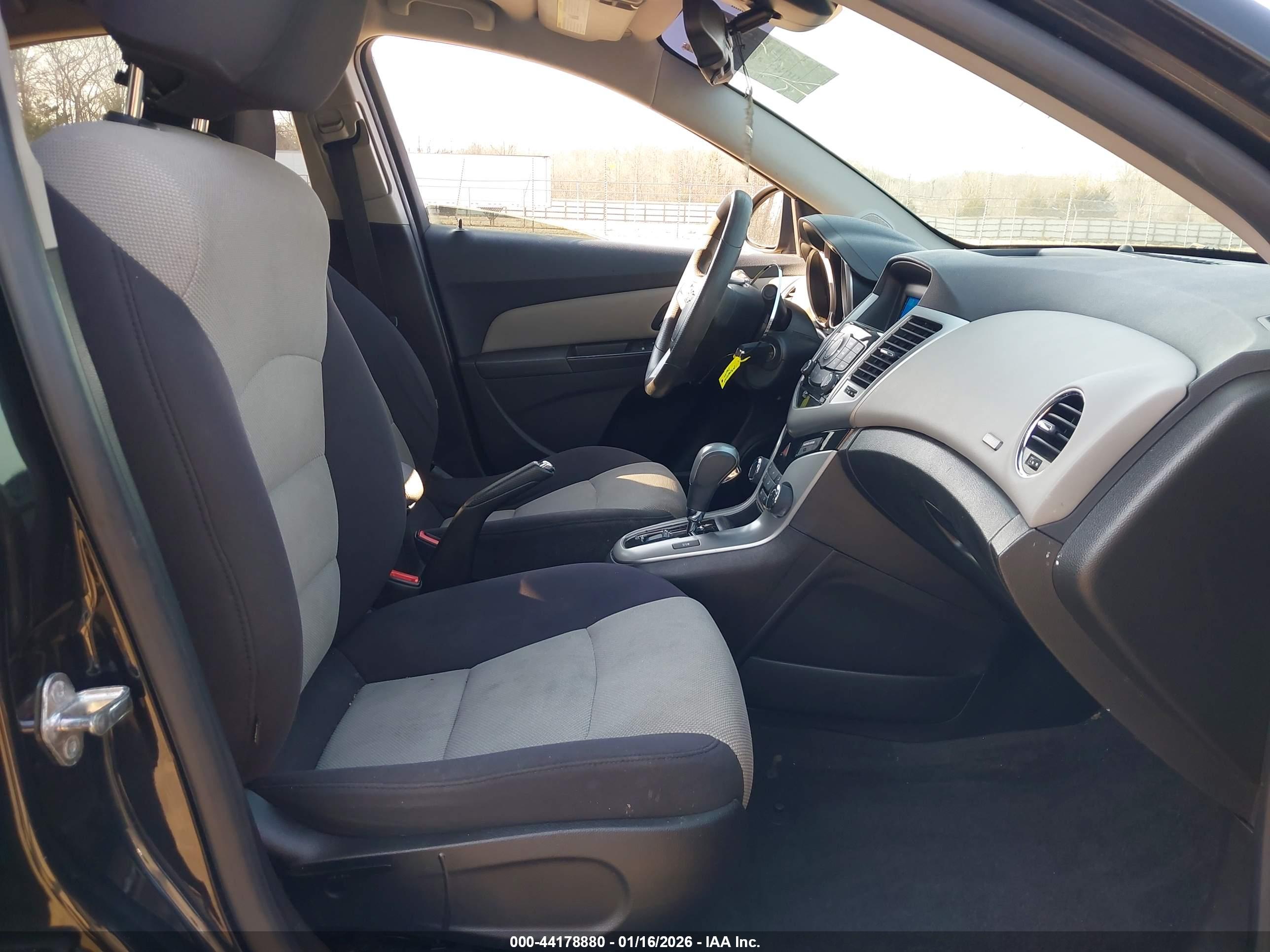 CHEVROLET CRUZE image 5