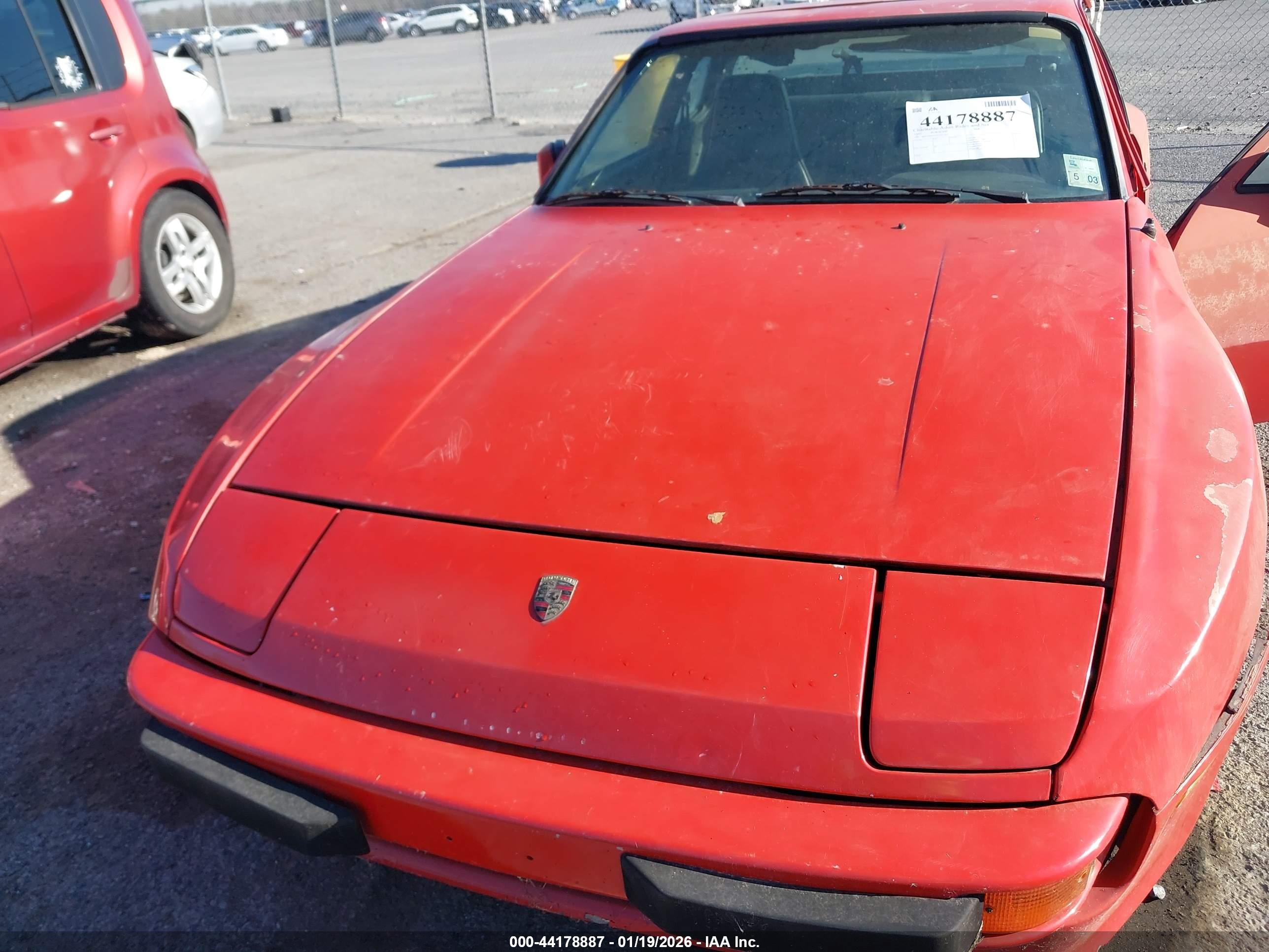 PORSCHE 944 image 10
