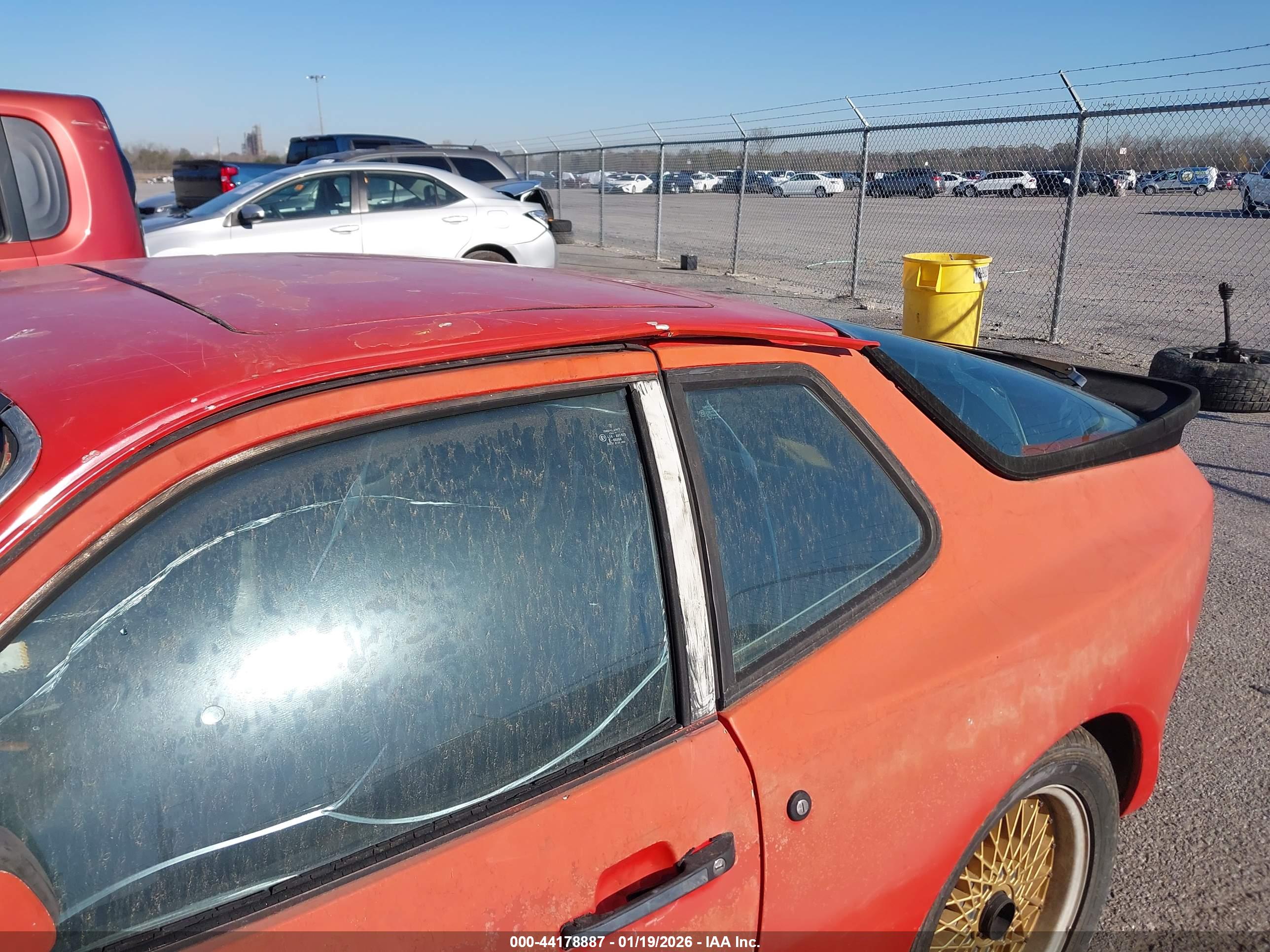 PORSCHE 944 image 6