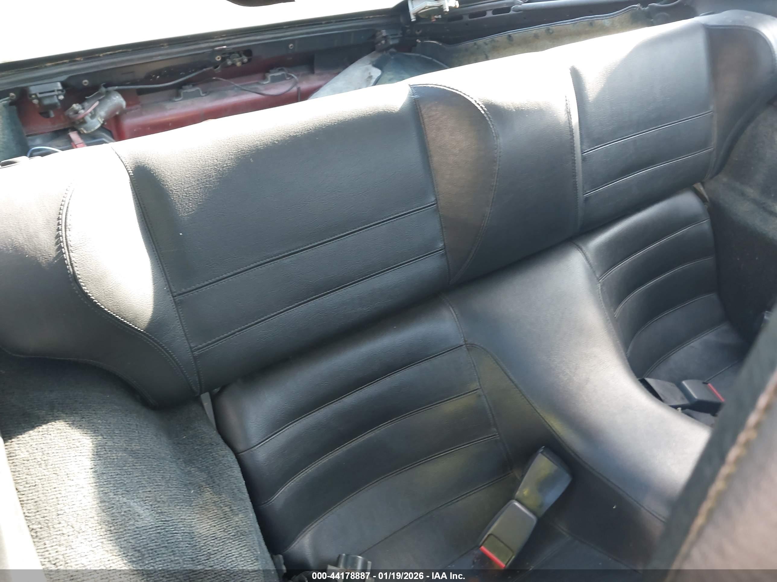 PORSCHE 944 image 8