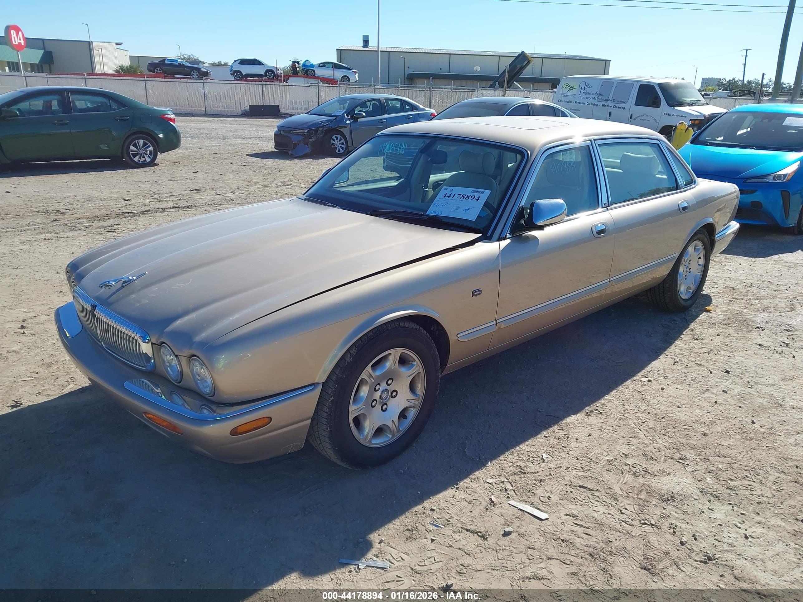 JAGUAR XJ8 image 2
